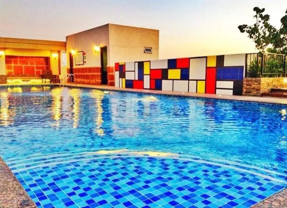Morgan Suite BGC shortwalk1 Venice Mall free pool