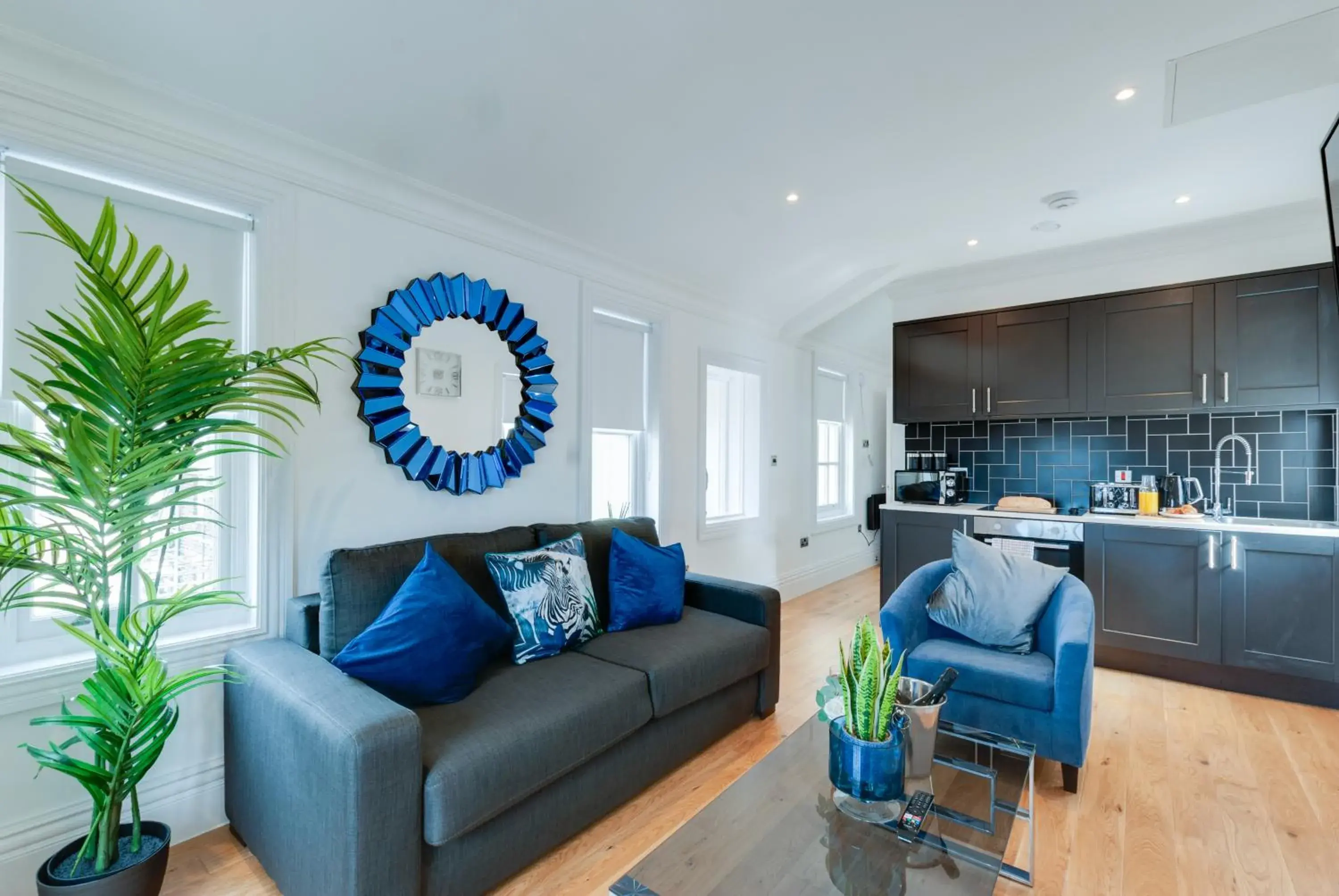 Deluxe Studio in 80 by Elite Deluxe Studio in 80 by Elite