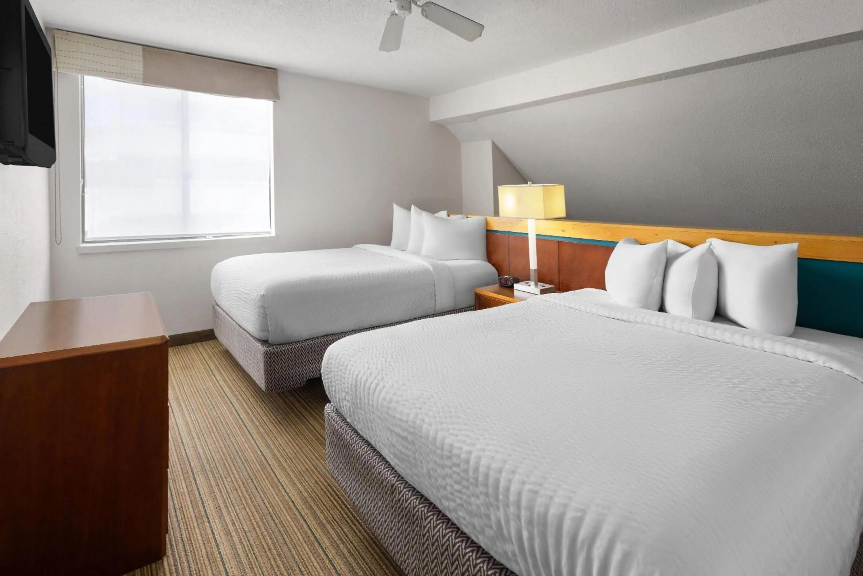 Photo of the whole room, Bed in Tysons Corner Suites, A Baymont by Wyndham