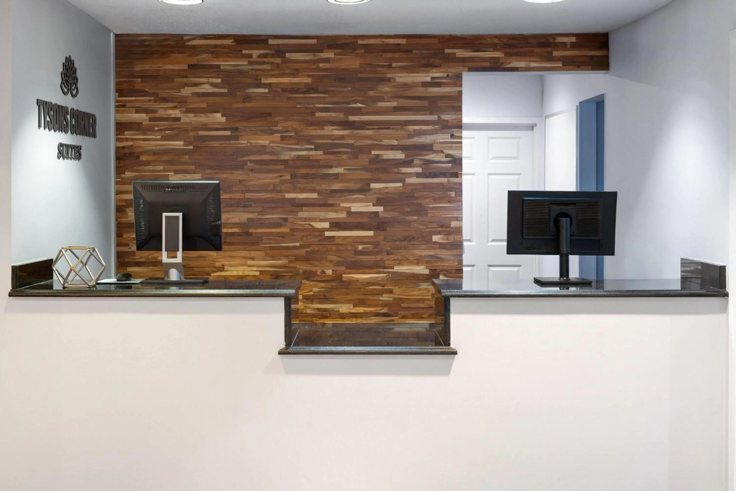 Lobby or reception in Tysons Corner Suites, A Baymont by Wyndham