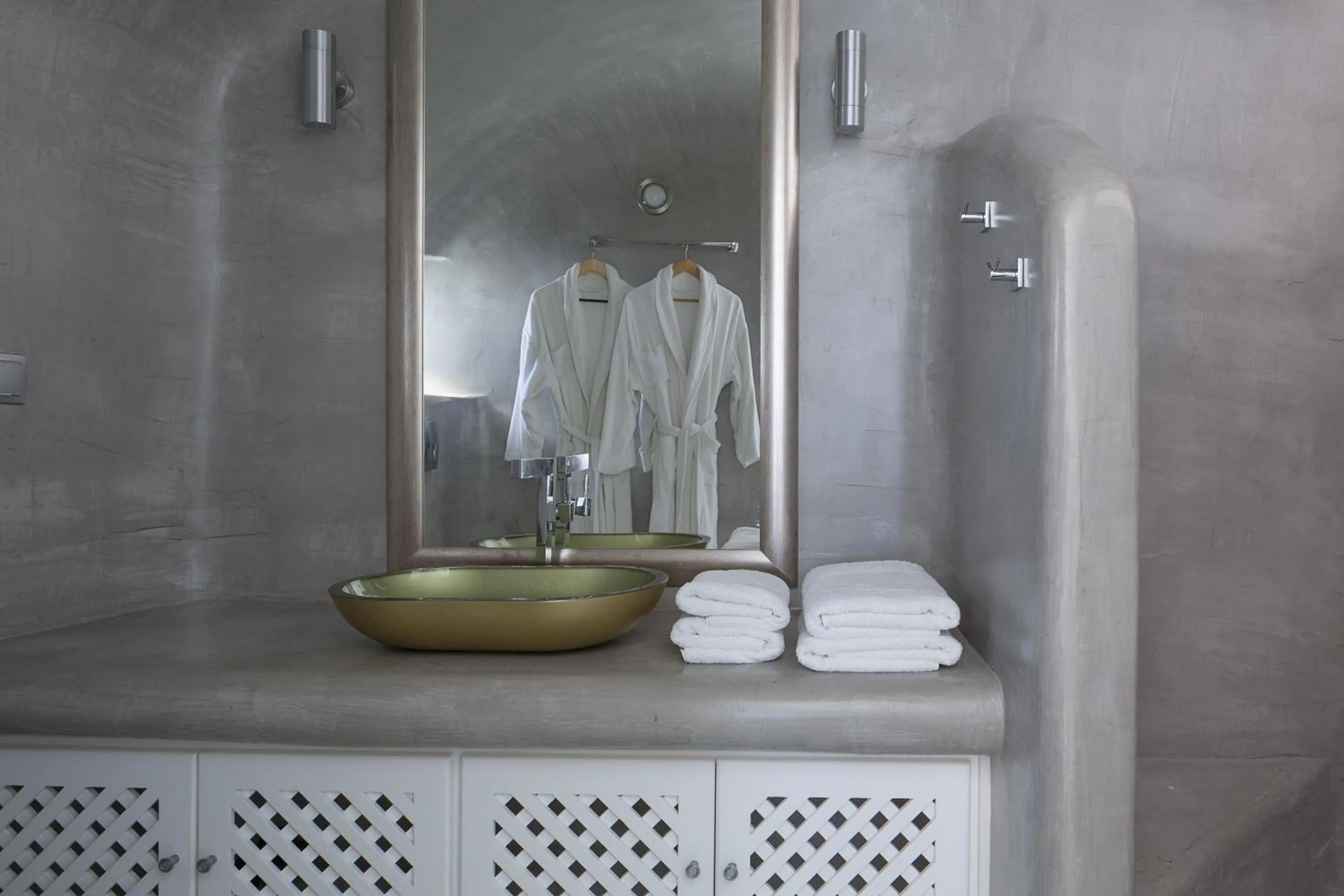 Shower in Pegasus Suites & Spa