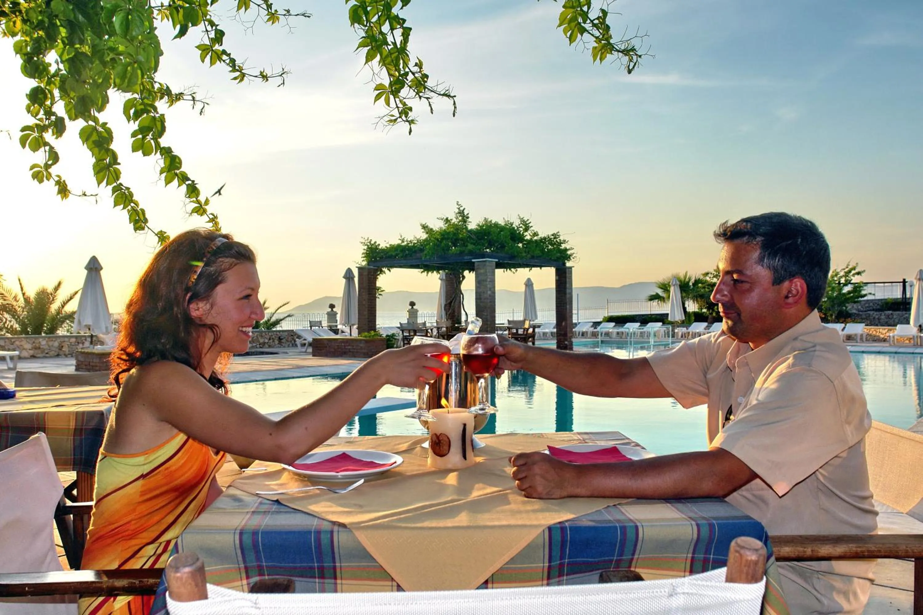 Restaurant/places to eat in Panselinos Hotel