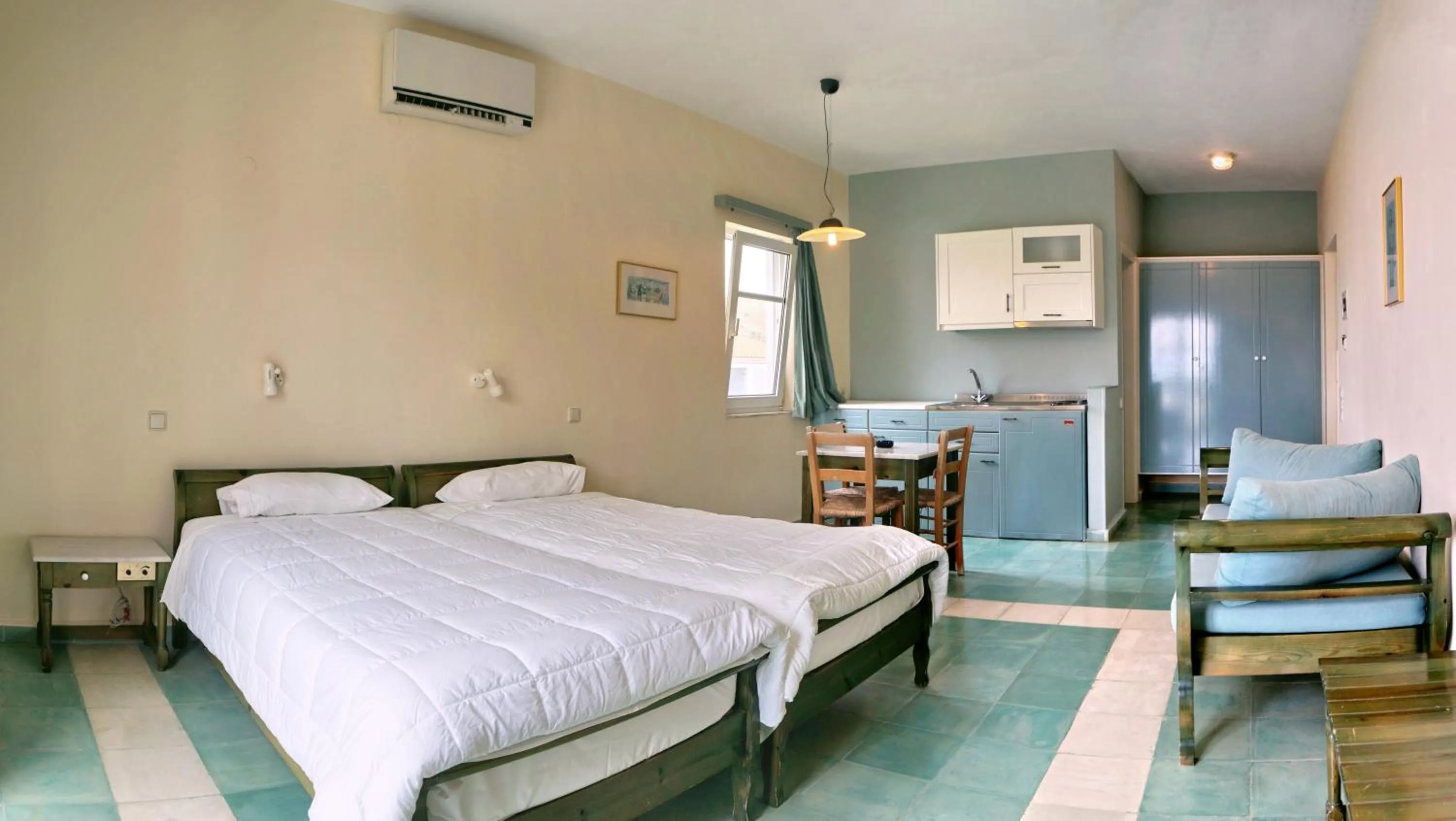 Photo of the whole room in Panselinos Hotel