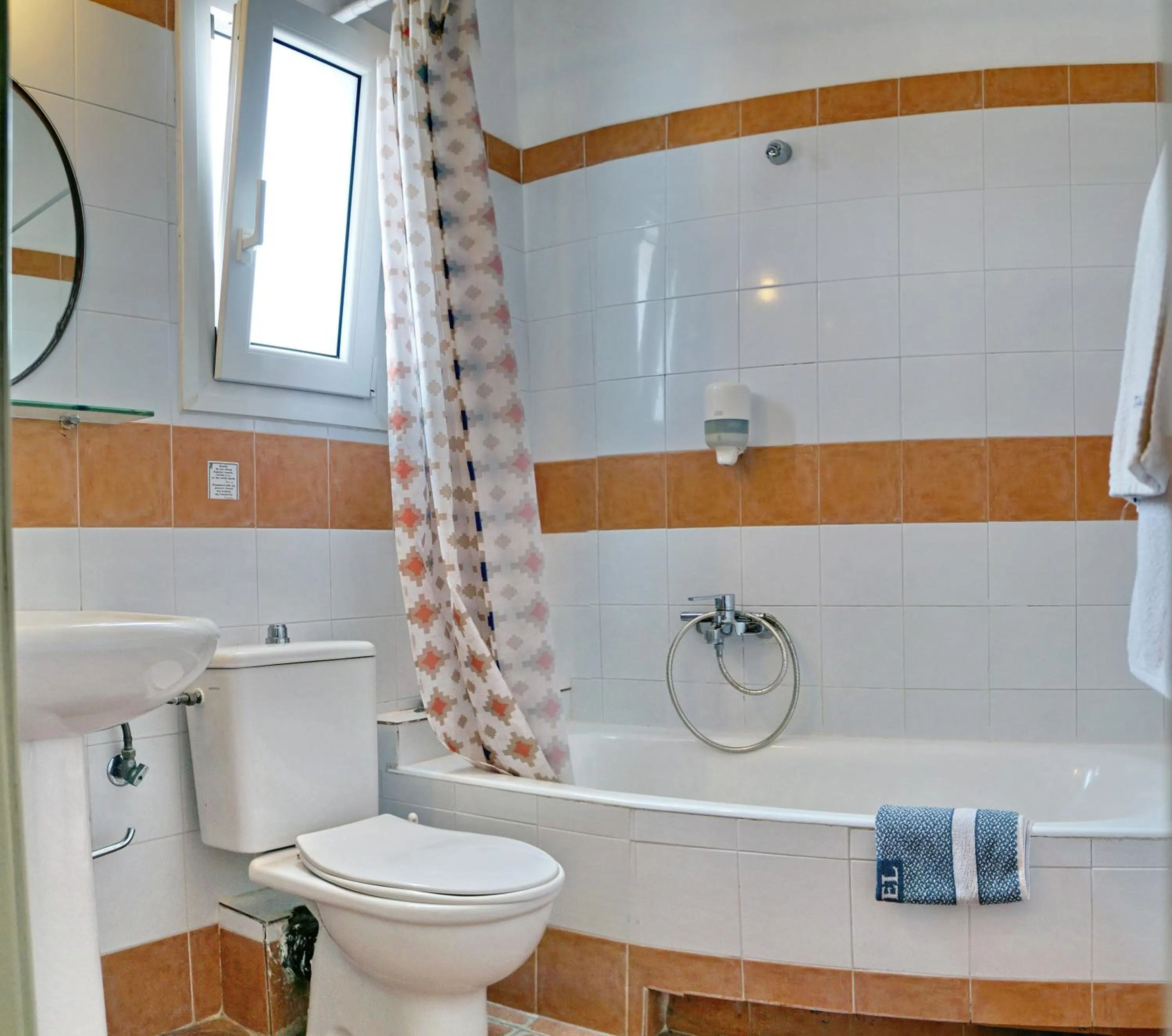 Bathroom in Panselinos Hotel