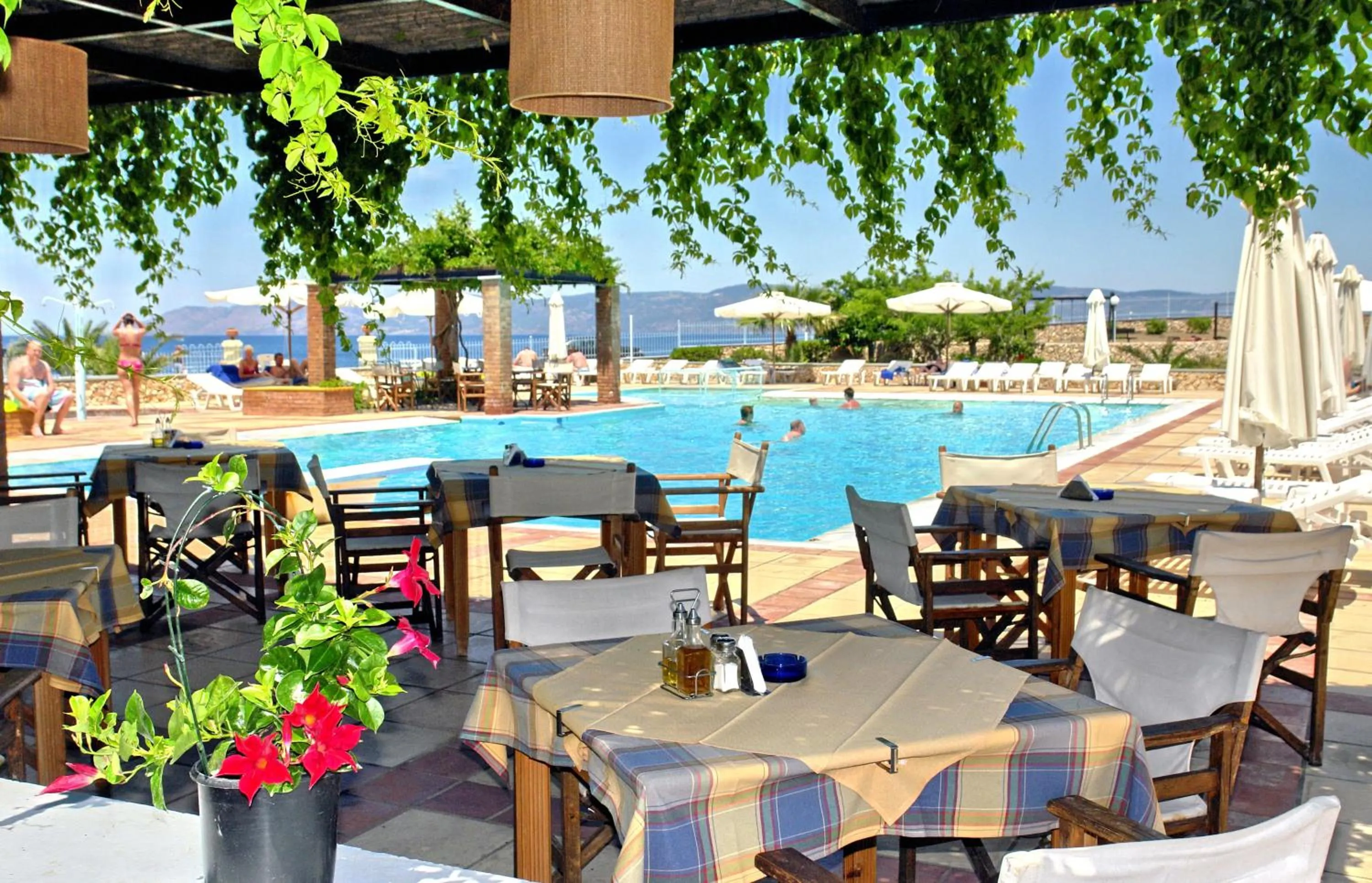 Restaurant/places to eat in Panselinos Hotel