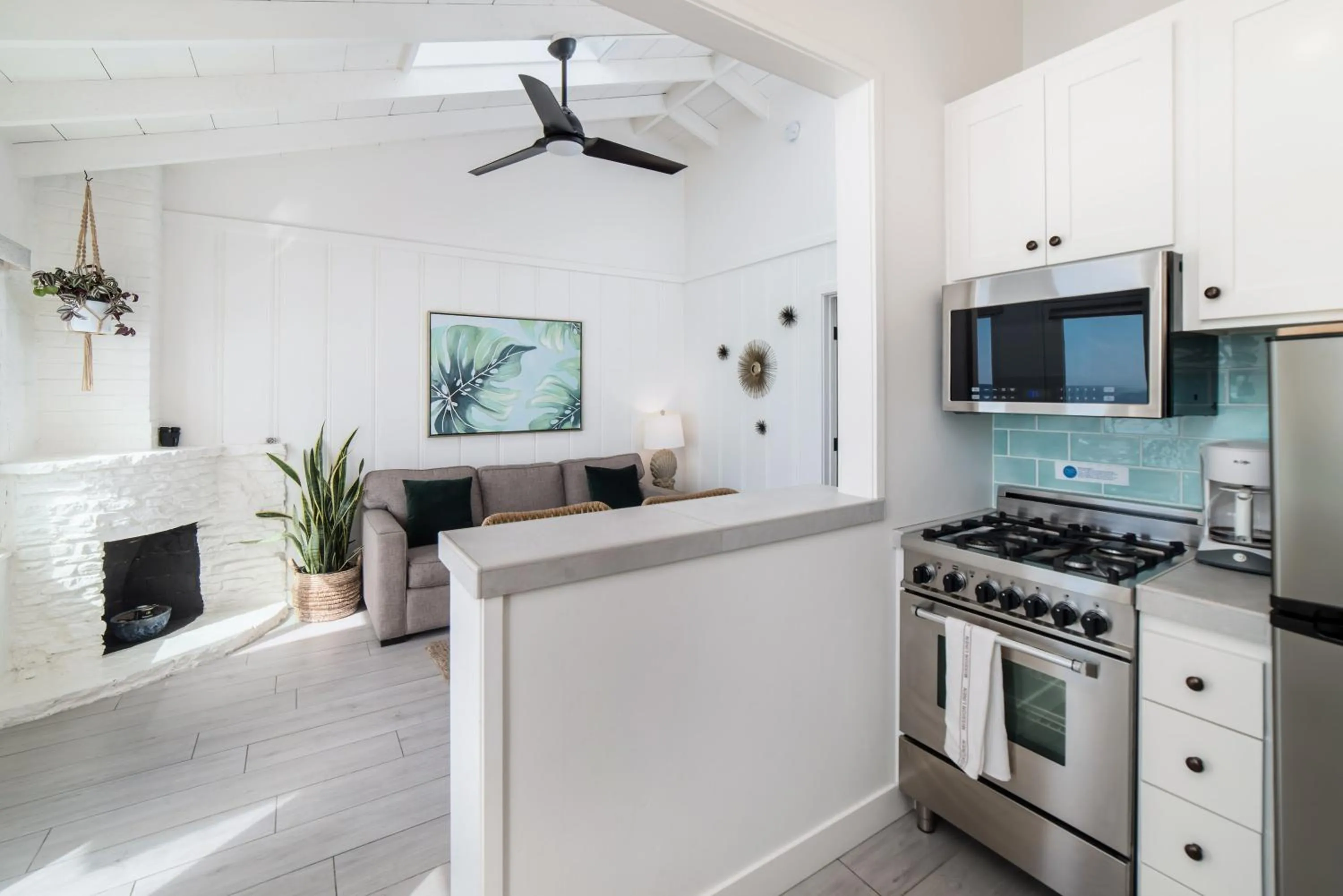 Kitchen or kitchenette in Pacific Villas
