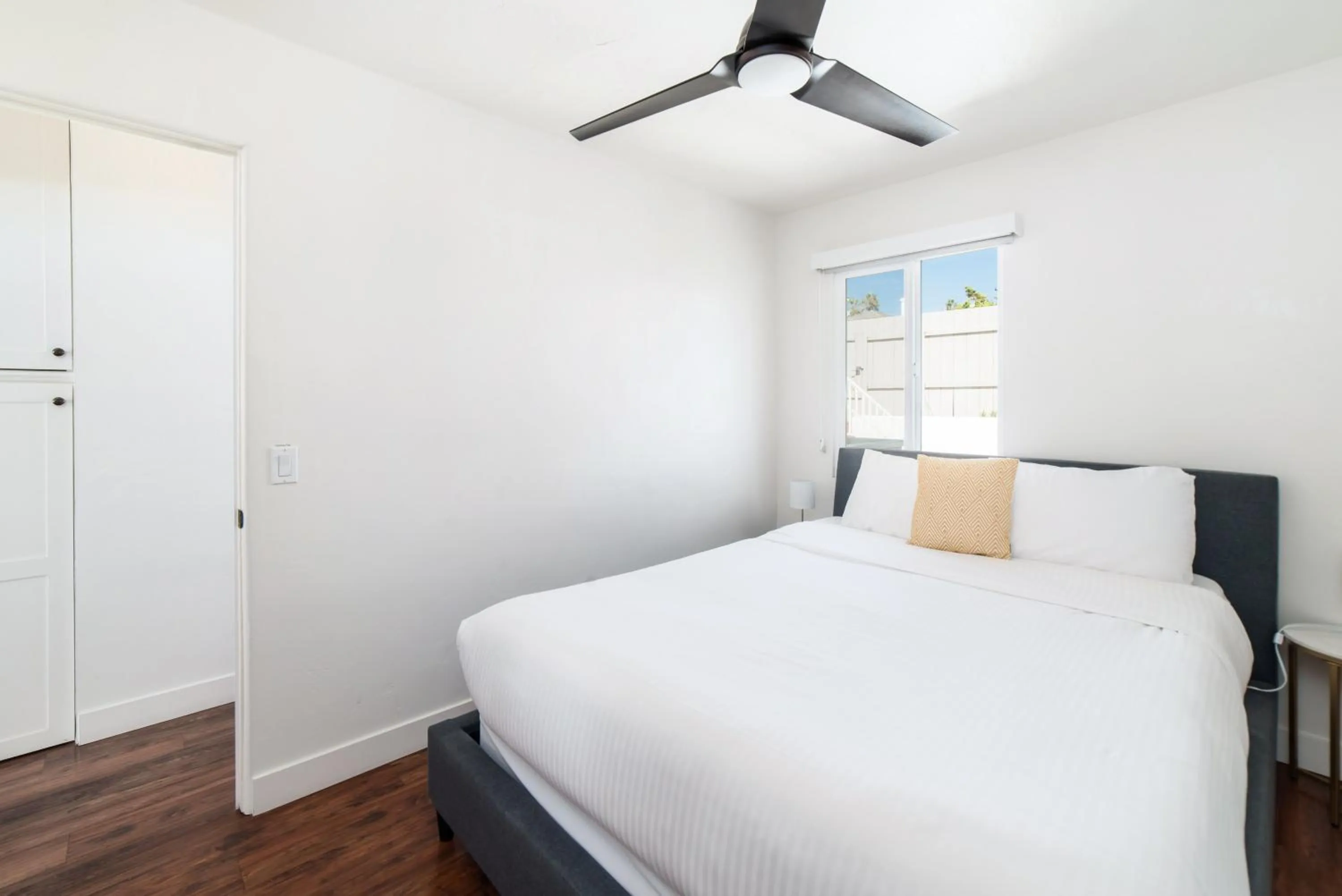Bedroom, Bed in Pacific Villas