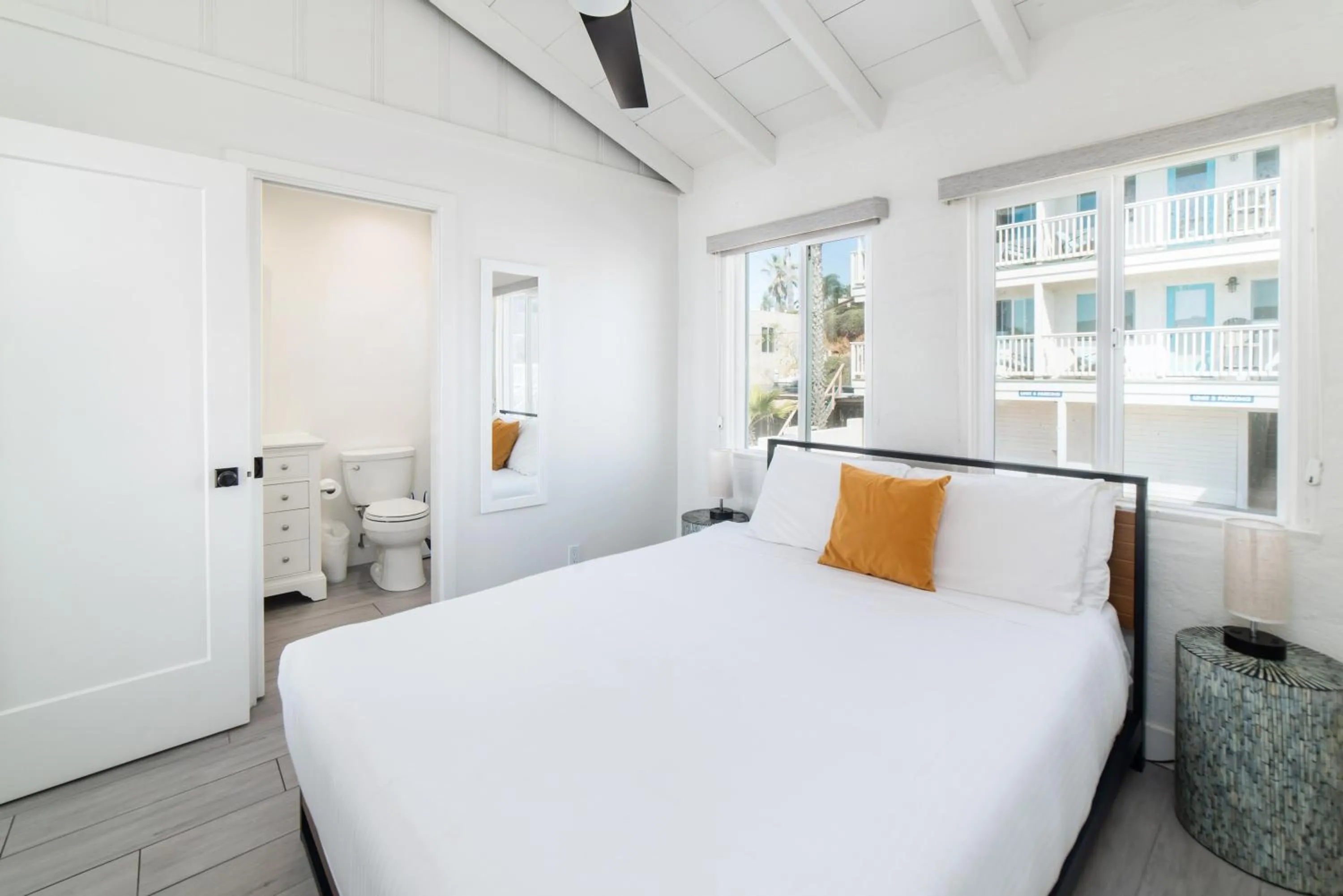 Bedroom, Bed in Pacific Villas