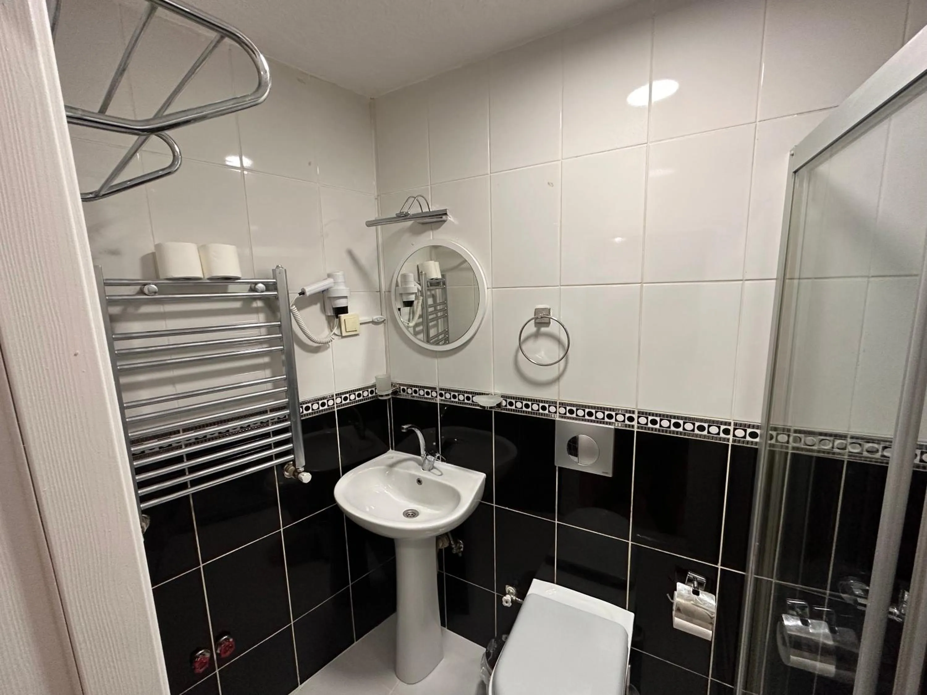 Bathroom in Asparagus HOTEL & SUITES OLD CITY