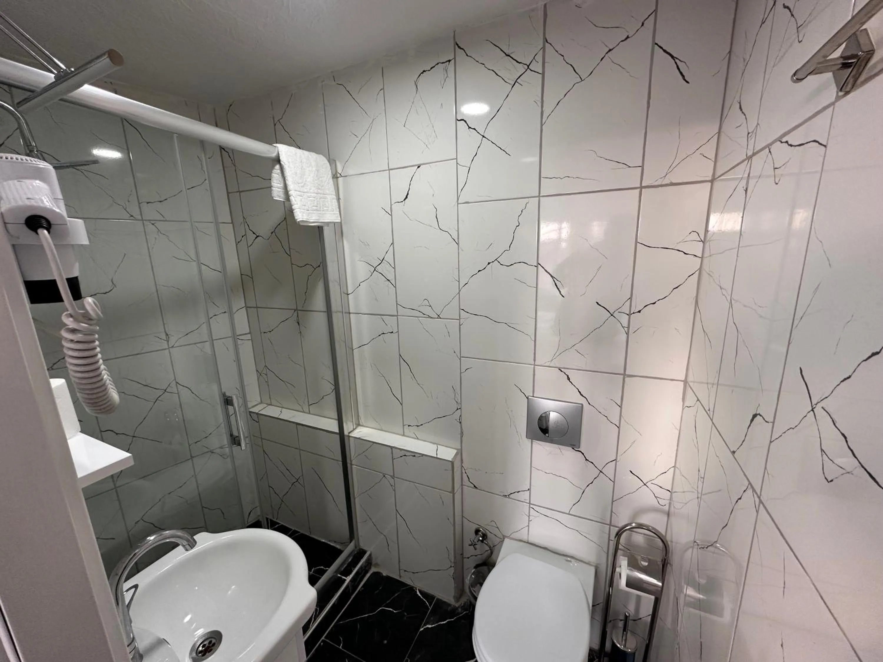 Bathroom in Asparagus HOTEL & SUITES OLD CITY