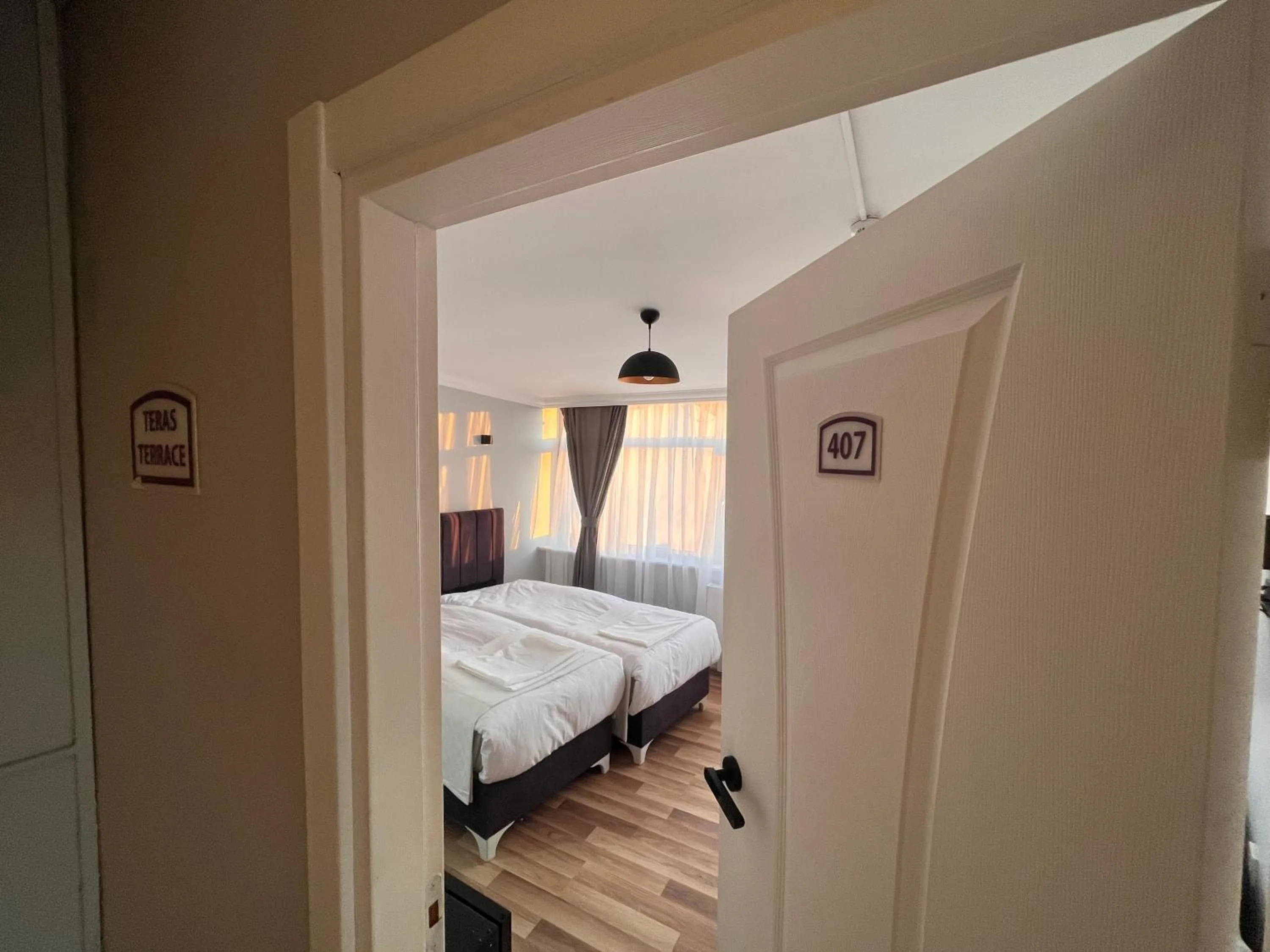 Photo of the whole room, Bed in Asparagus HOTEL & SUITES OLD CITY