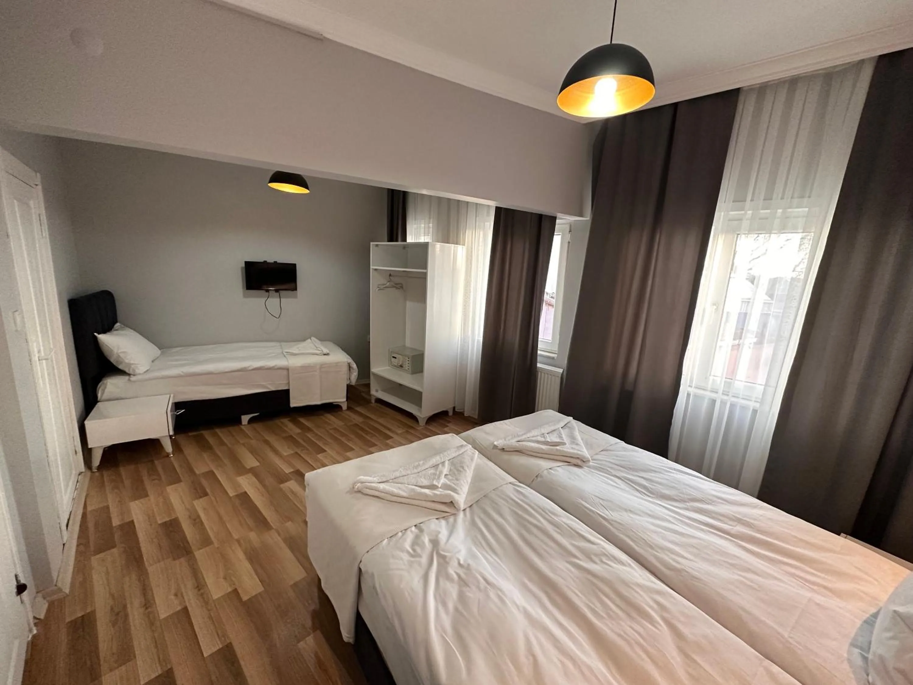 TV and multimedia, Bed in Asparagus HOTEL & SUITES OLD CITY