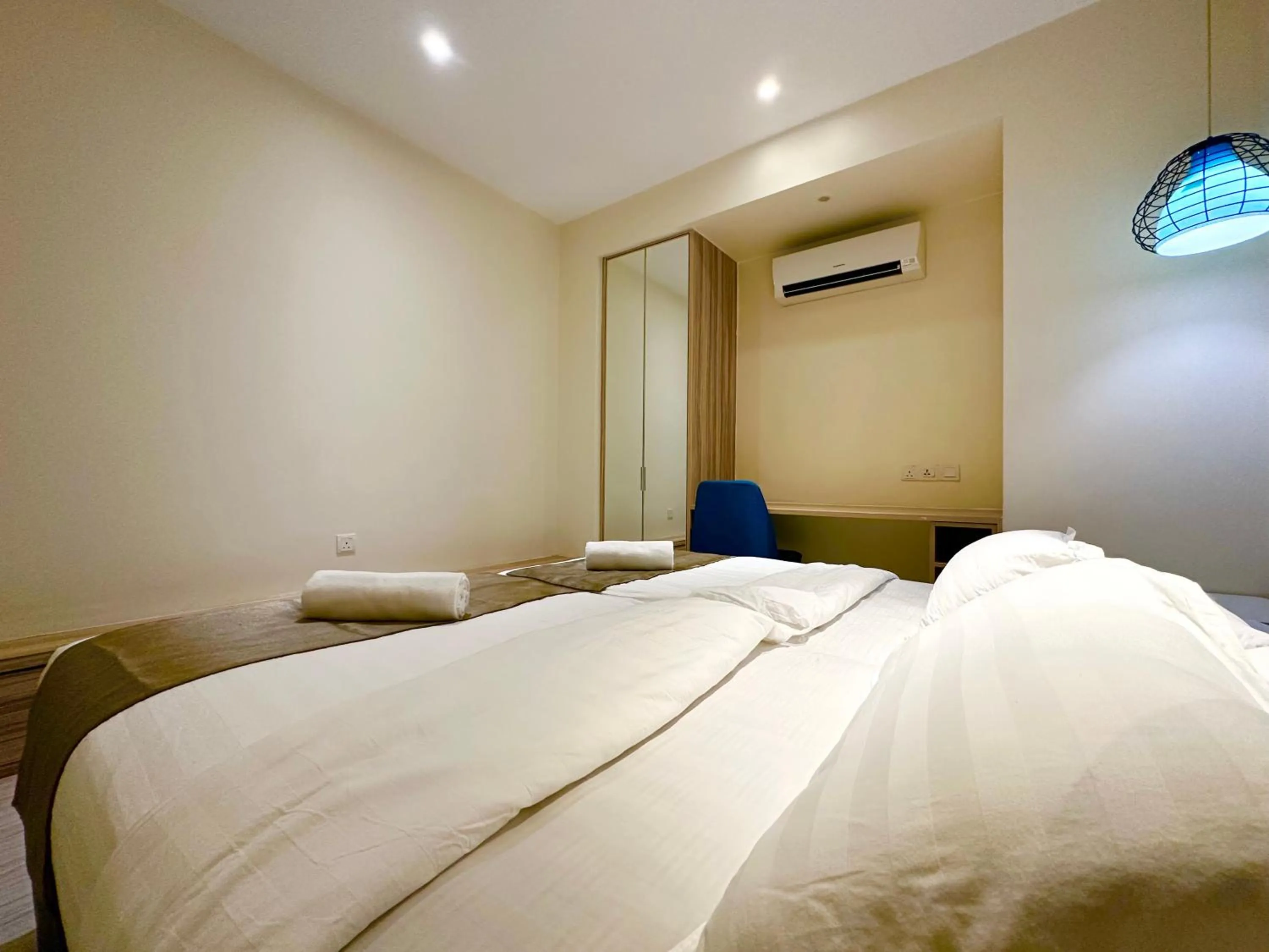 Bed in M Centro City Centre @ Gaya Street by Sunset Seaview Vacation Condos