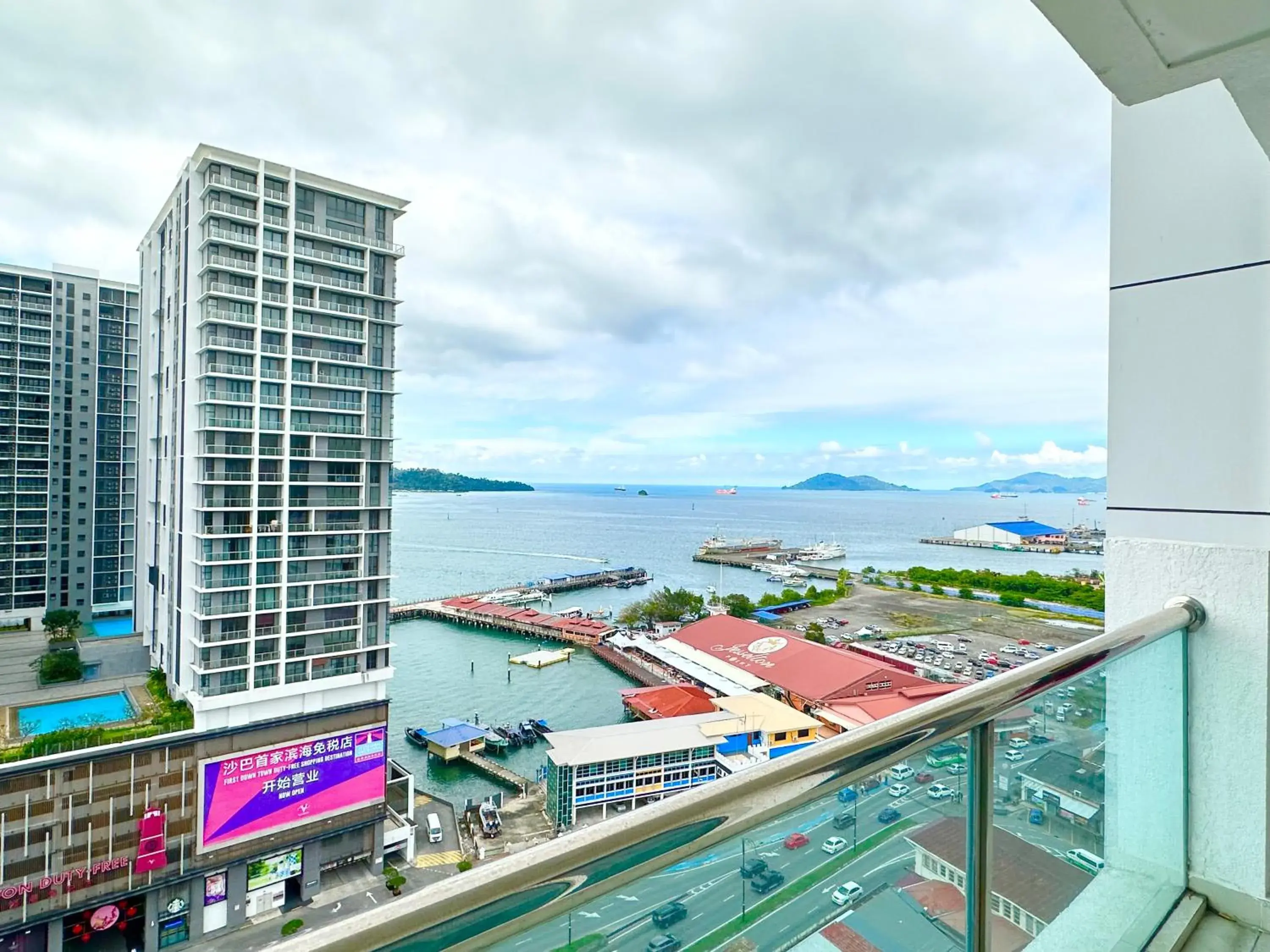 One-Bedroom Apartment in M Centro City Centre @ Gaya Street by Sunset Seaview Vacation Condos One-Bedroom Apartment in M Centro City Centre @ Gaya Street by Sunset Seaview Vacation Condos