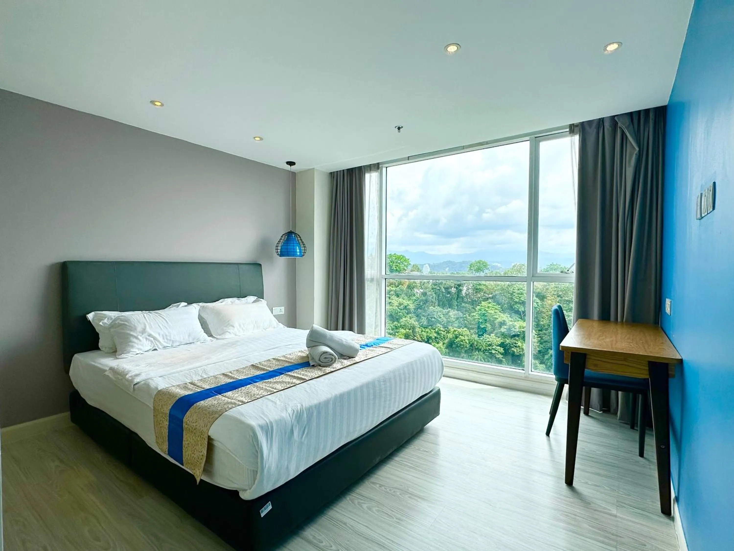 Bed in M Centro City Centre @ Gaya Street by Sunset Seaview Vacation Condos