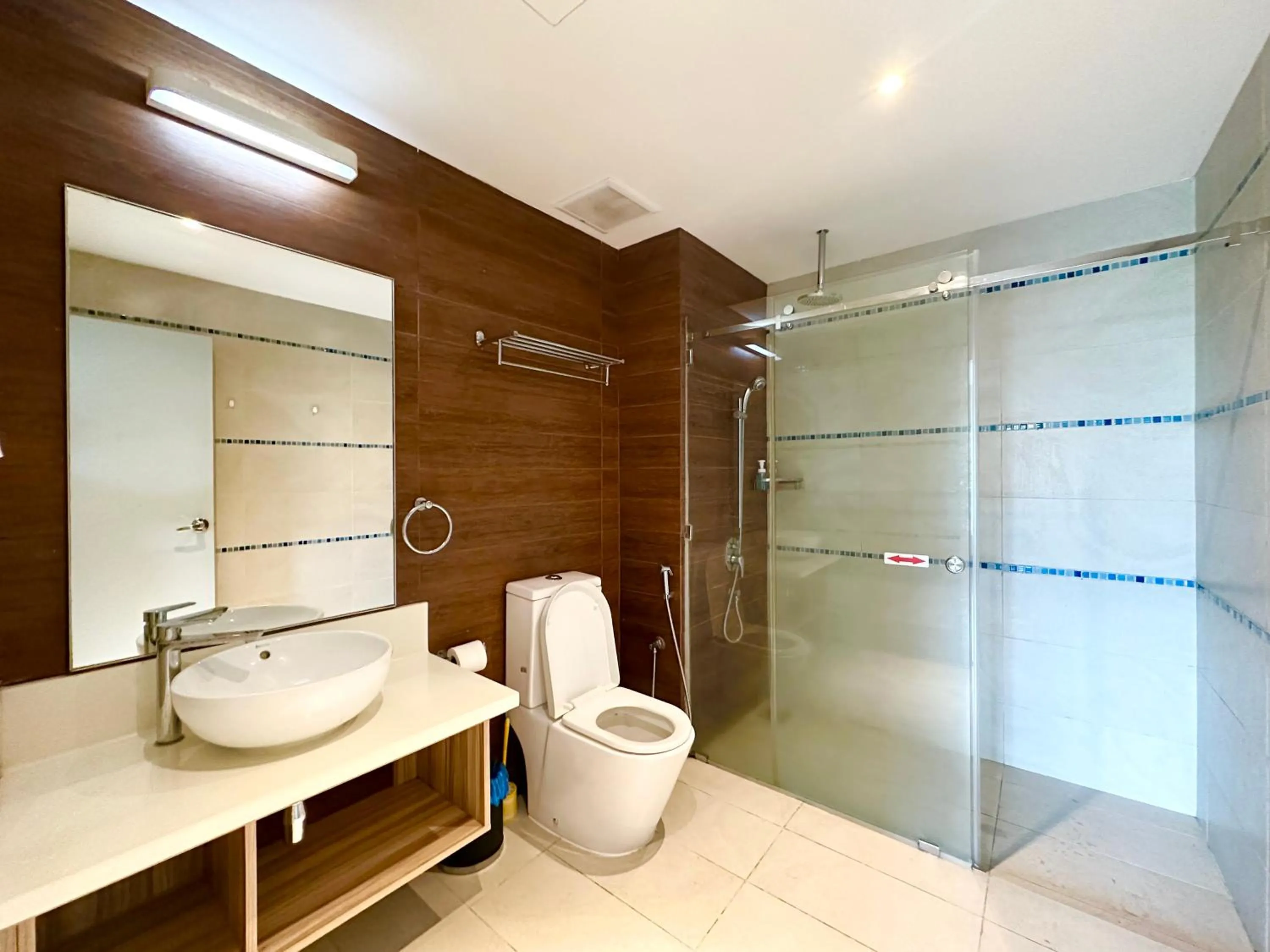 Shower in M Centro City Centre @ Gaya Street by Sunset Seaview Vacation Condos