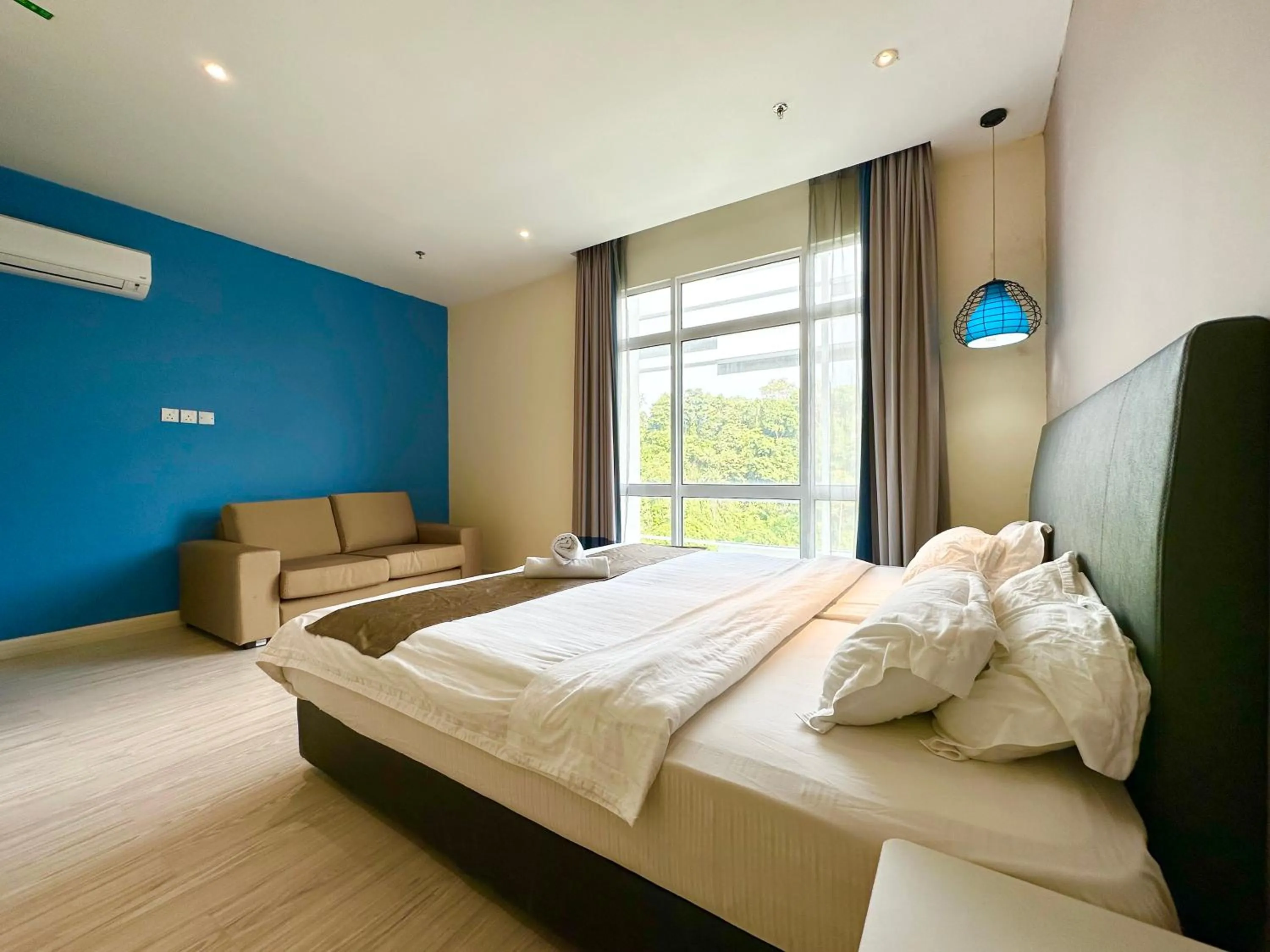 Bed in M Centro City Centre @ Gaya Street by Sunset Seaview Vacation Condos