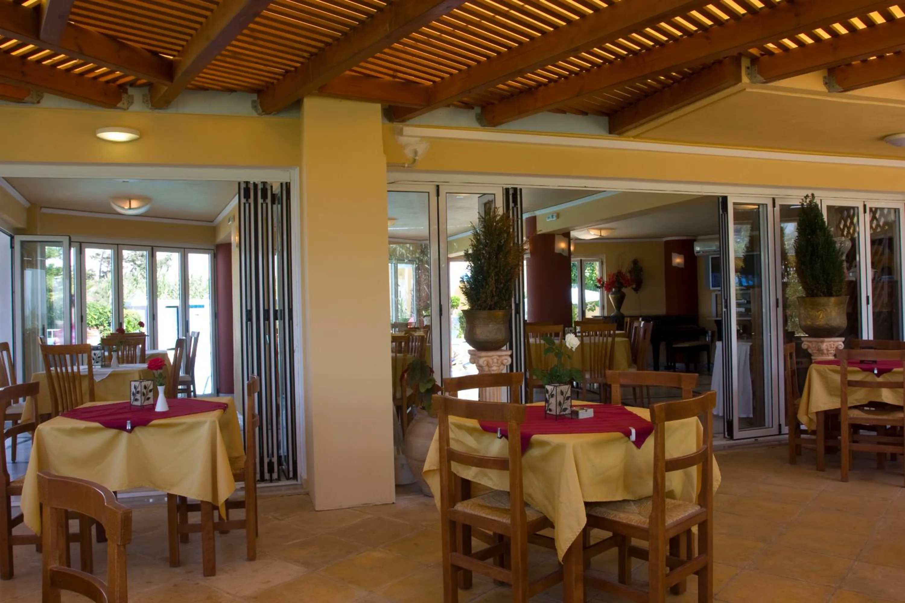 Restaurant/places to eat in Futura Hotel