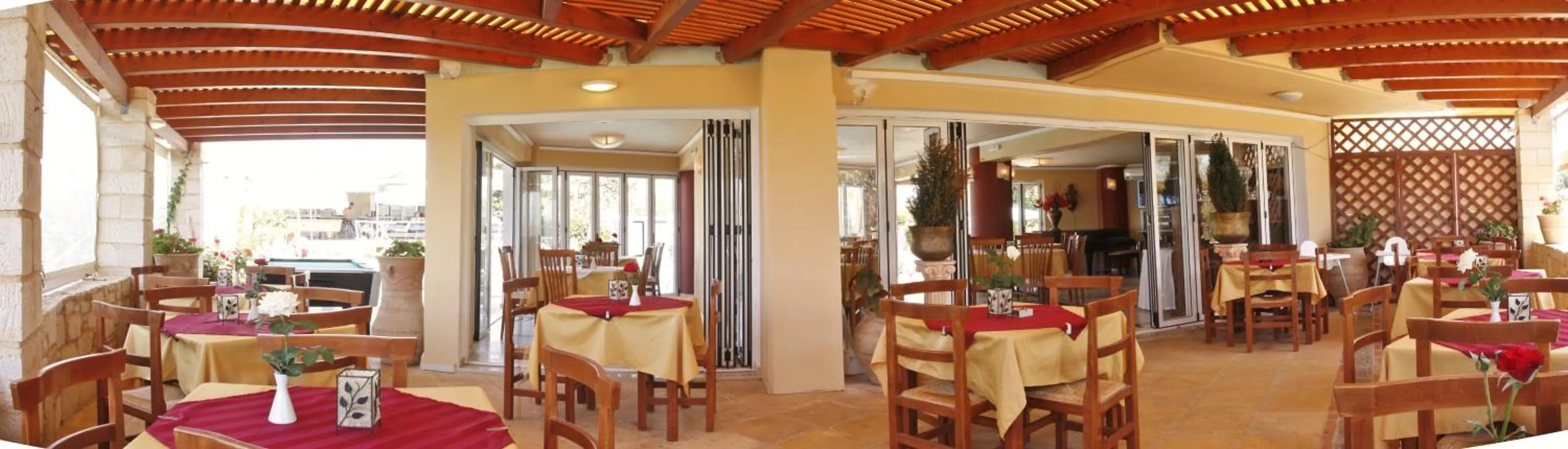 Restaurant/places to eat in Futura Hotel