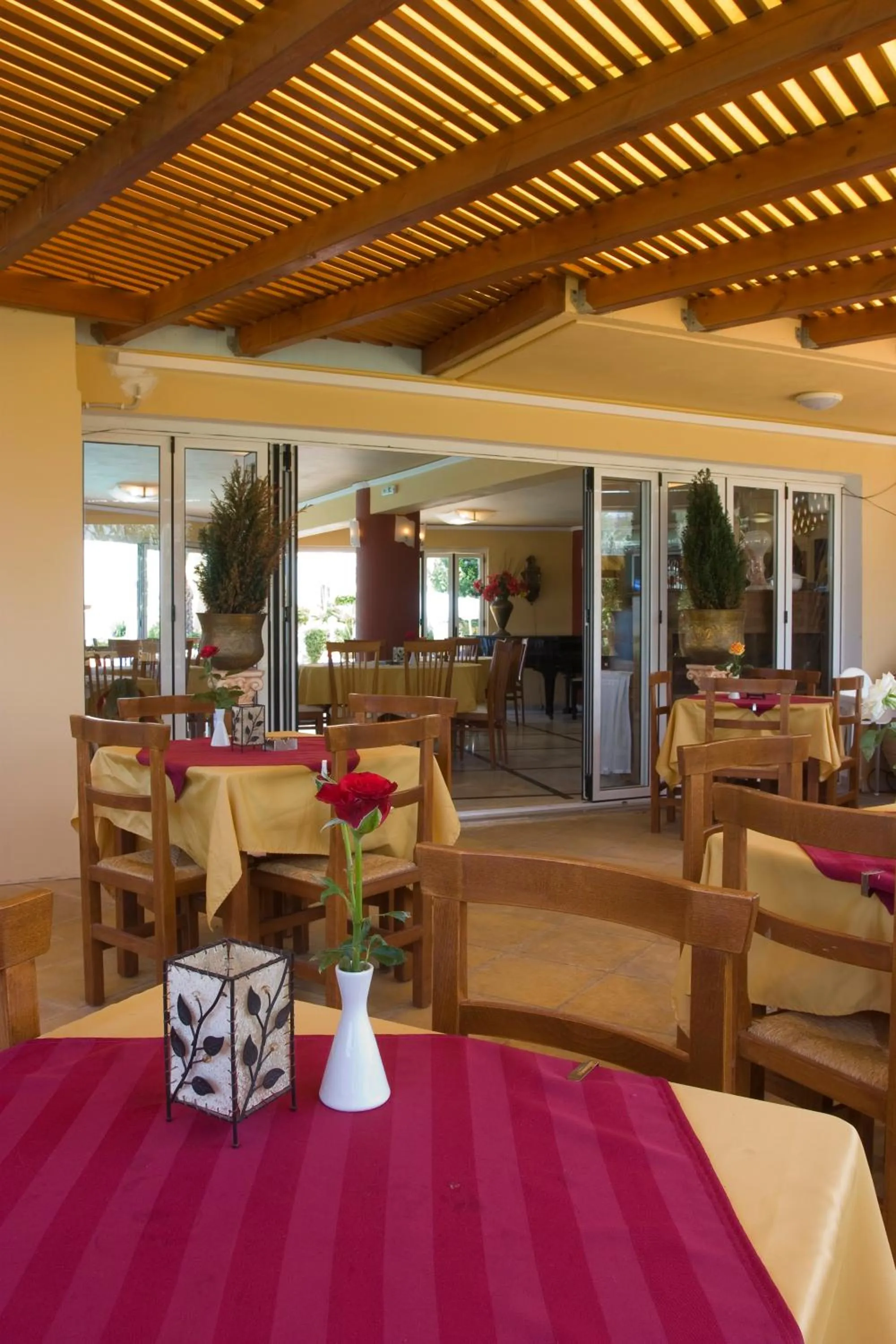 Restaurant/places to eat in Futura Hotel