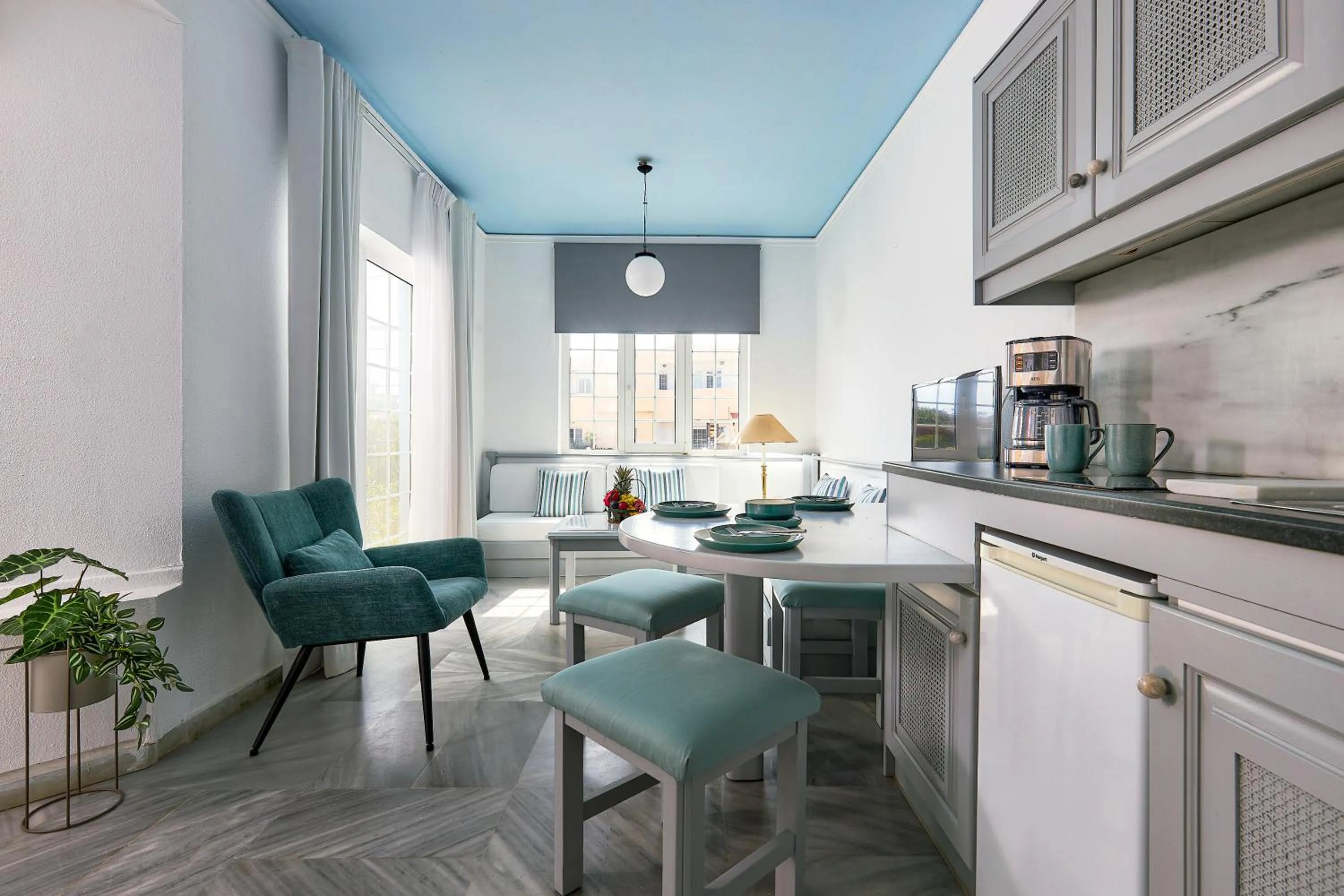 Coffee/tea facilities in Futura Hotel