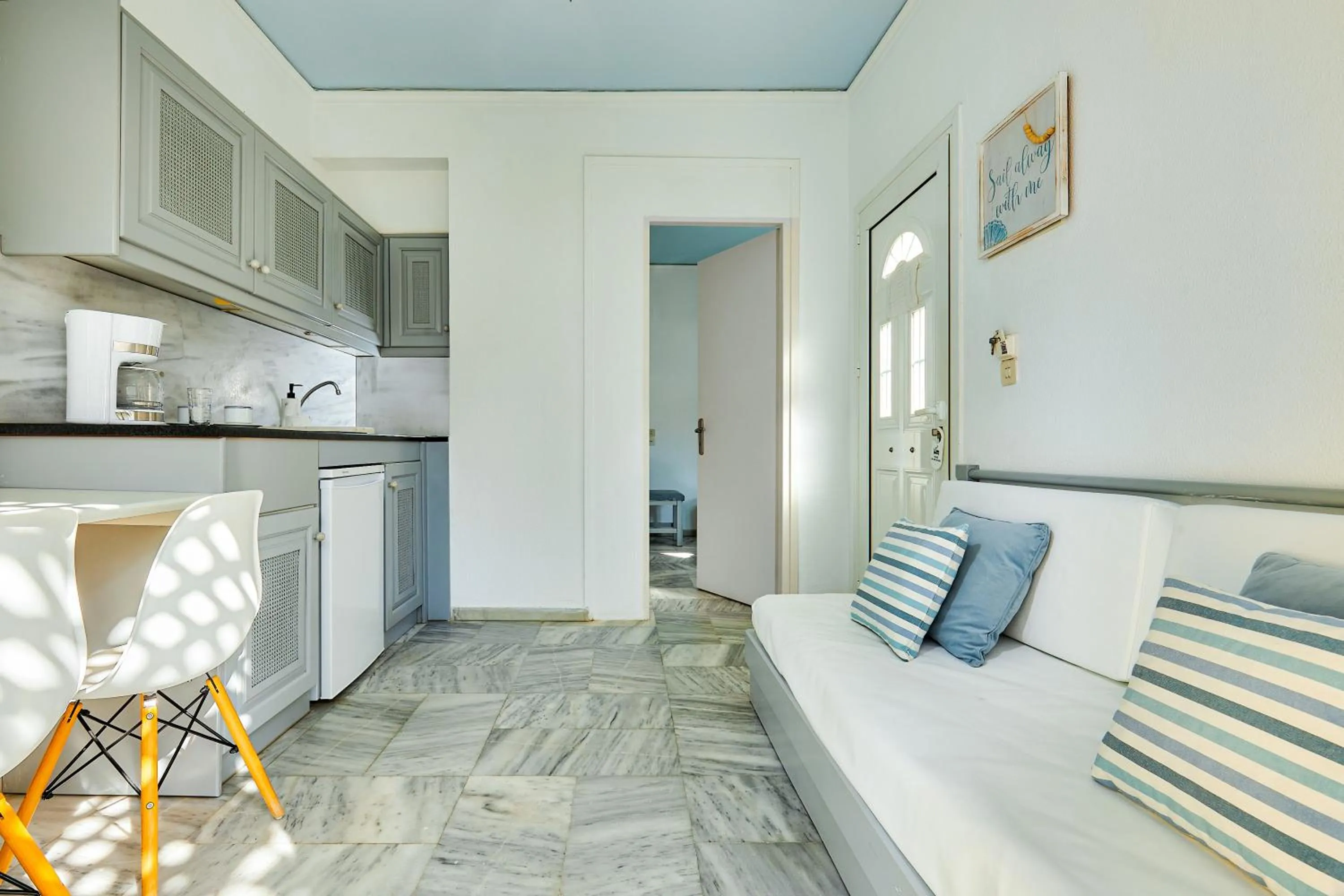 Kitchen or kitchenette, Bed in Futura Hotel