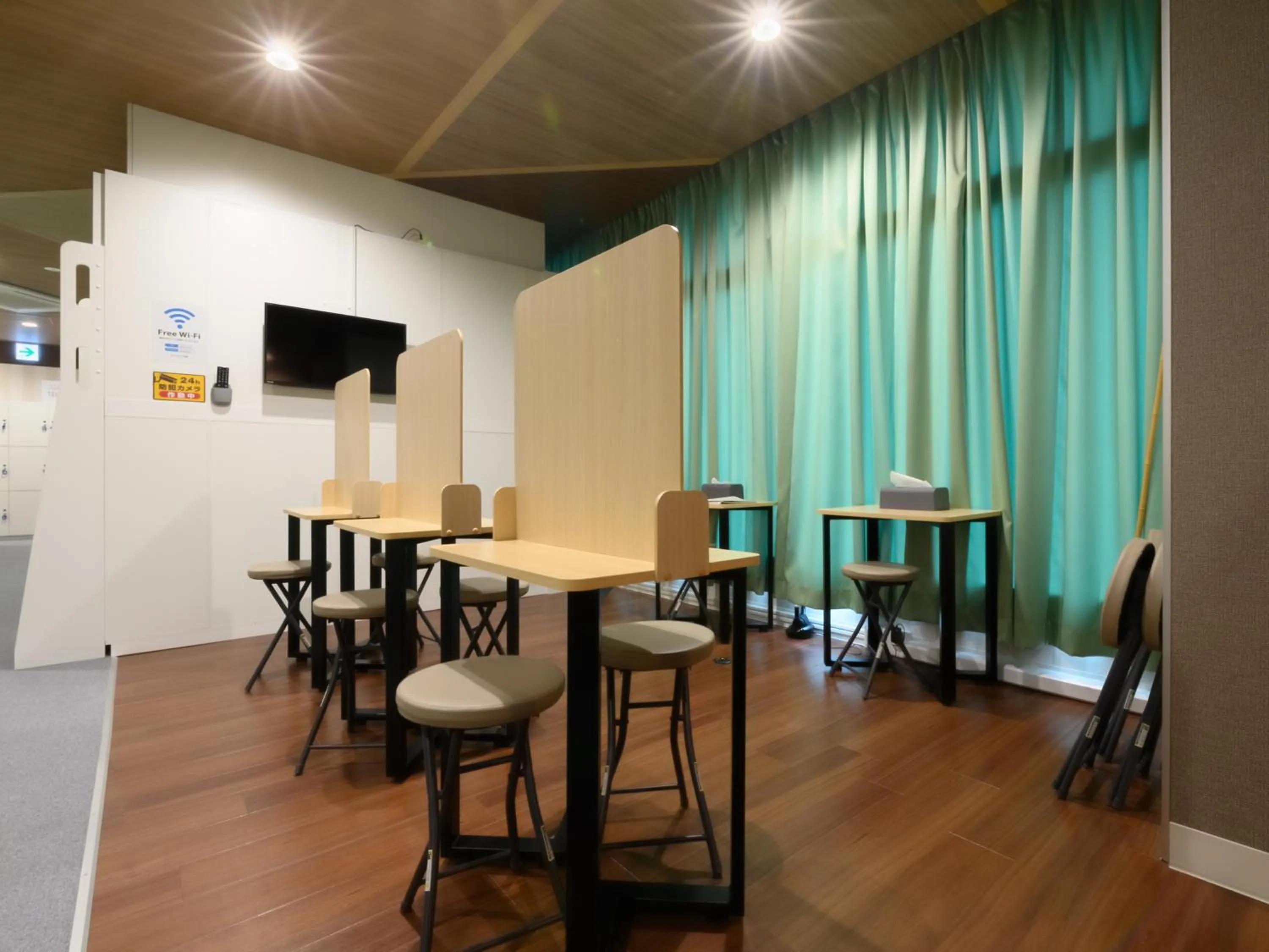 Communal lounge/ TV room in カプセルイン笠懸 男性専用 Capsule Inn Kasakake Male Only