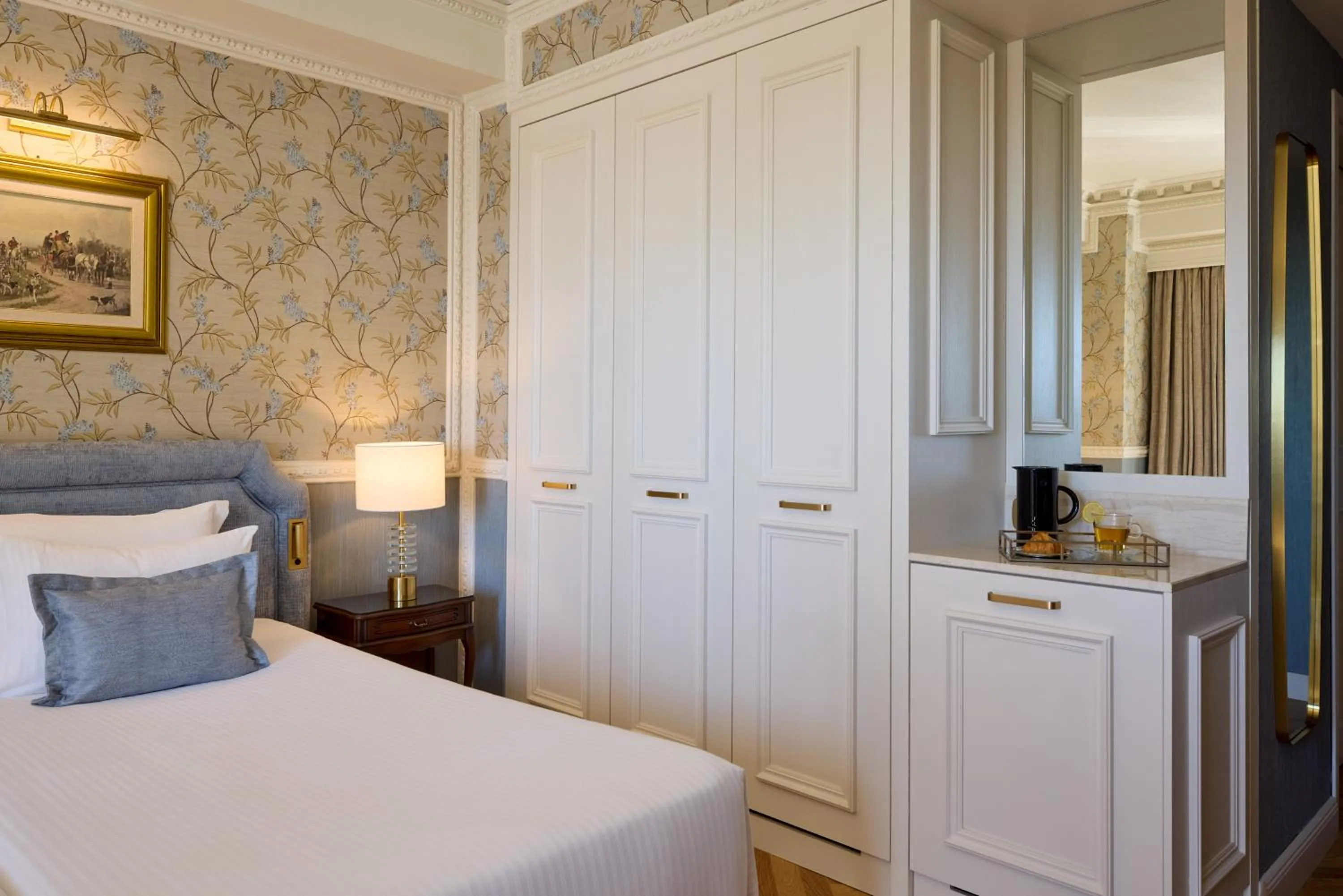 wardrobe, Bed in Mediterranean Palace