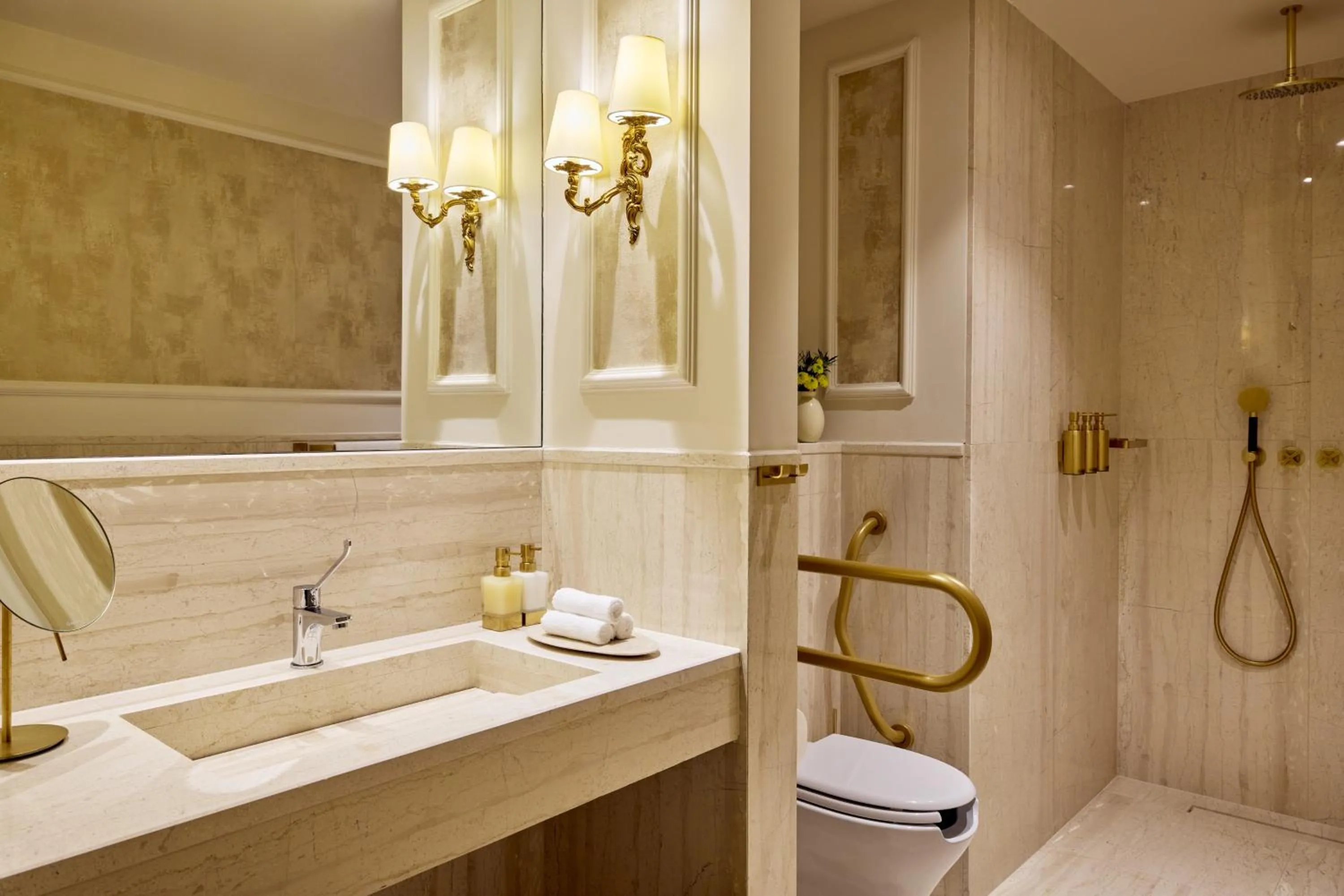 Shower in Mediterranean Palace