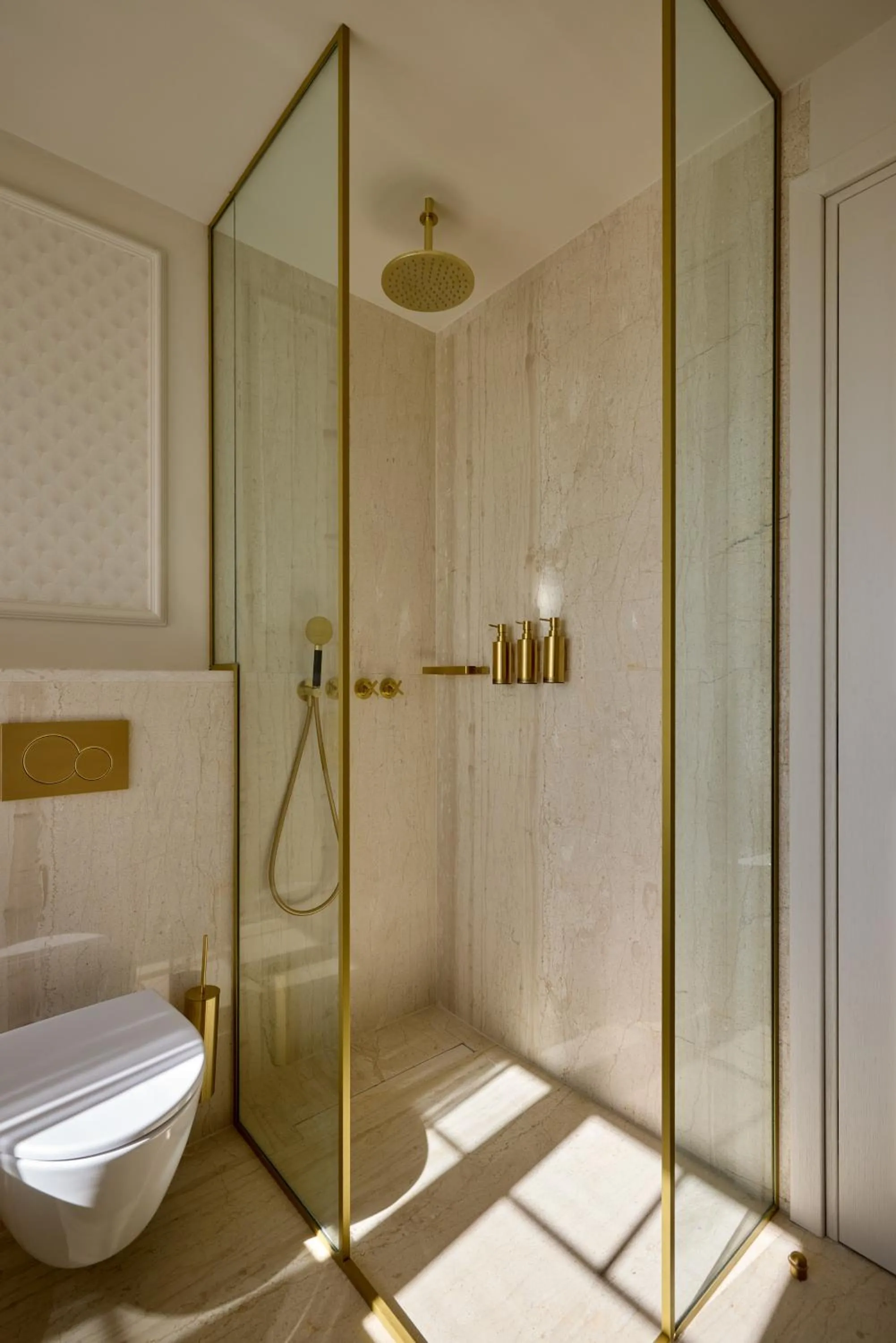 Shower in Mediterranean Palace
