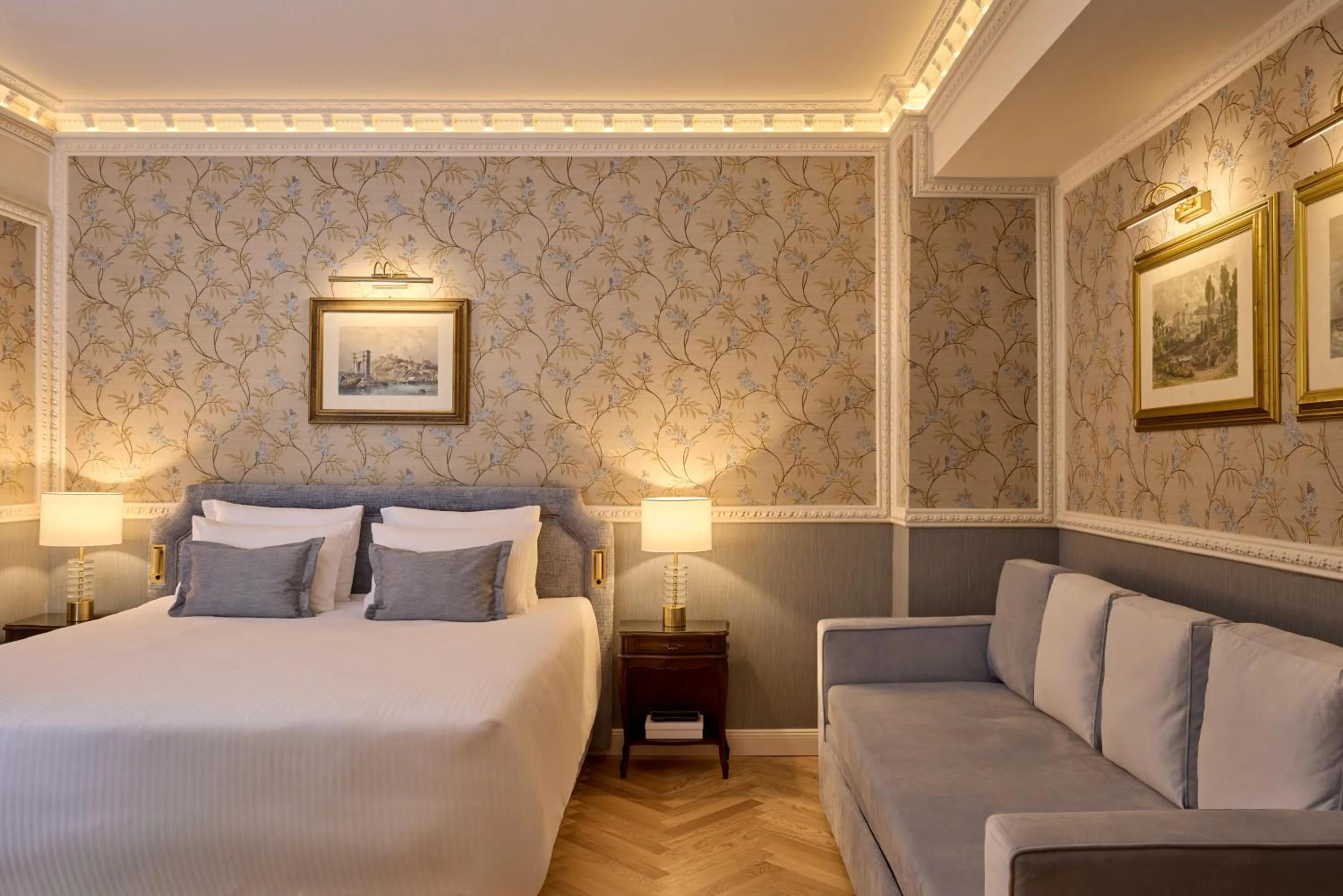 Bedroom, Bed in Mediterranean Palace