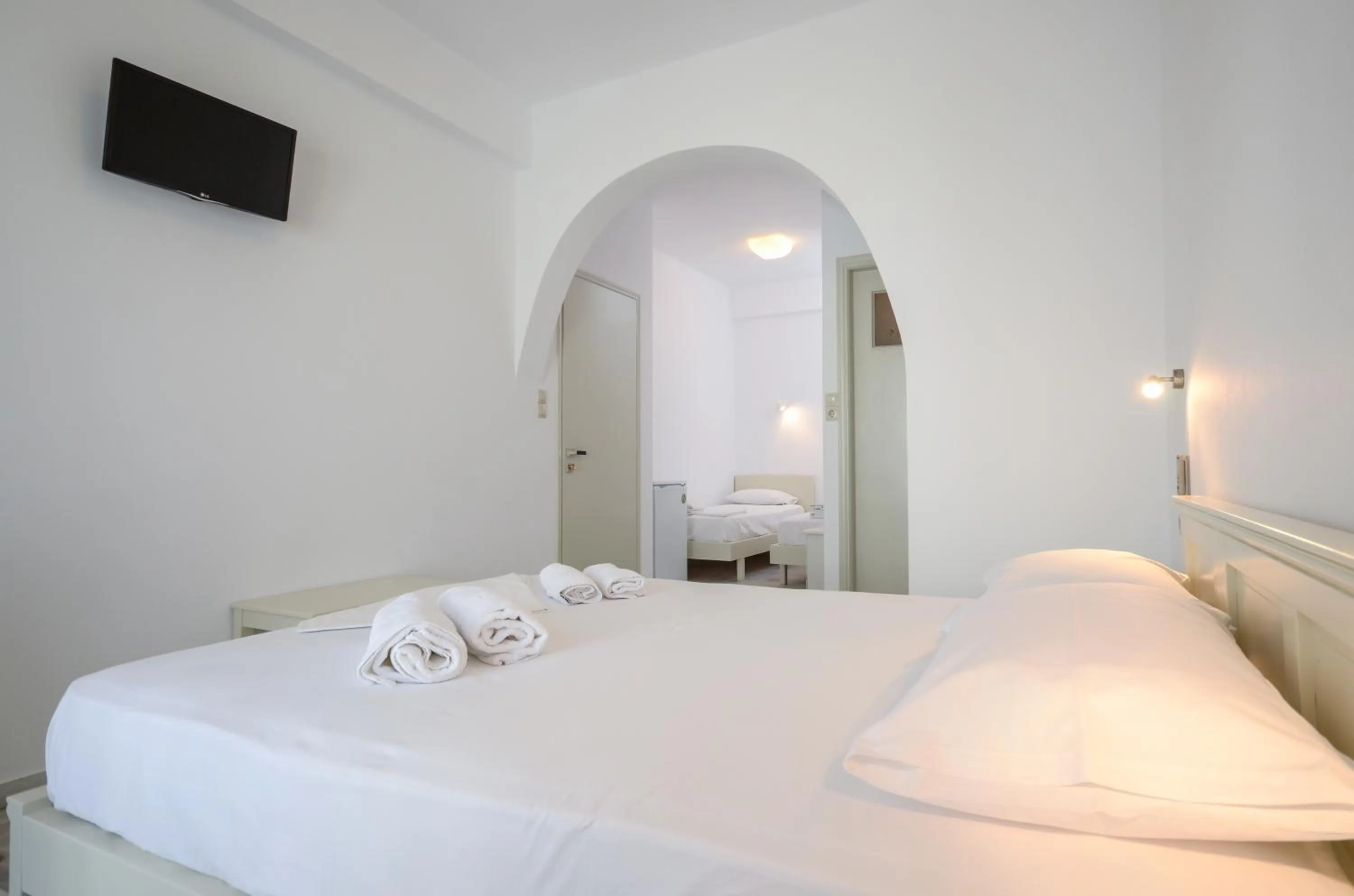 Photo of the whole room, Bed in Soula Naxos