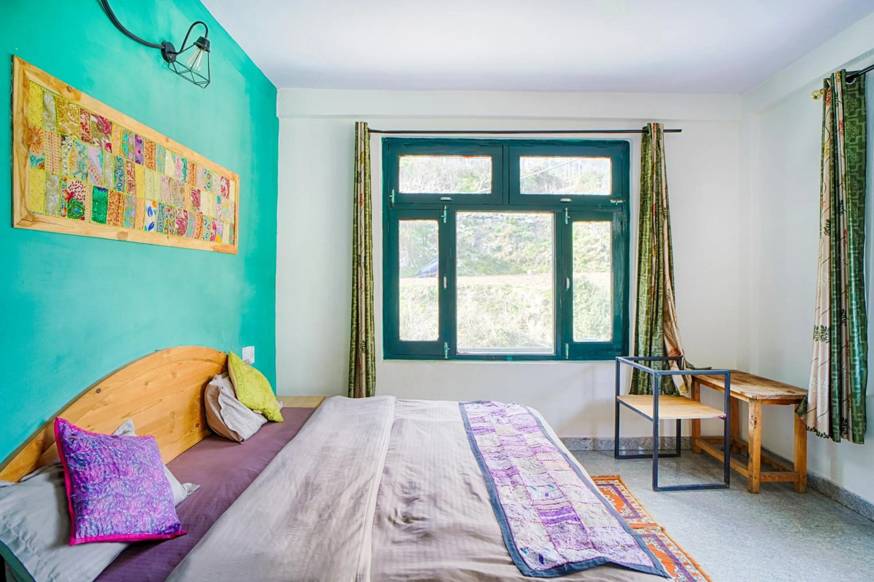 Bedroom, Bed in Kasol Hostel