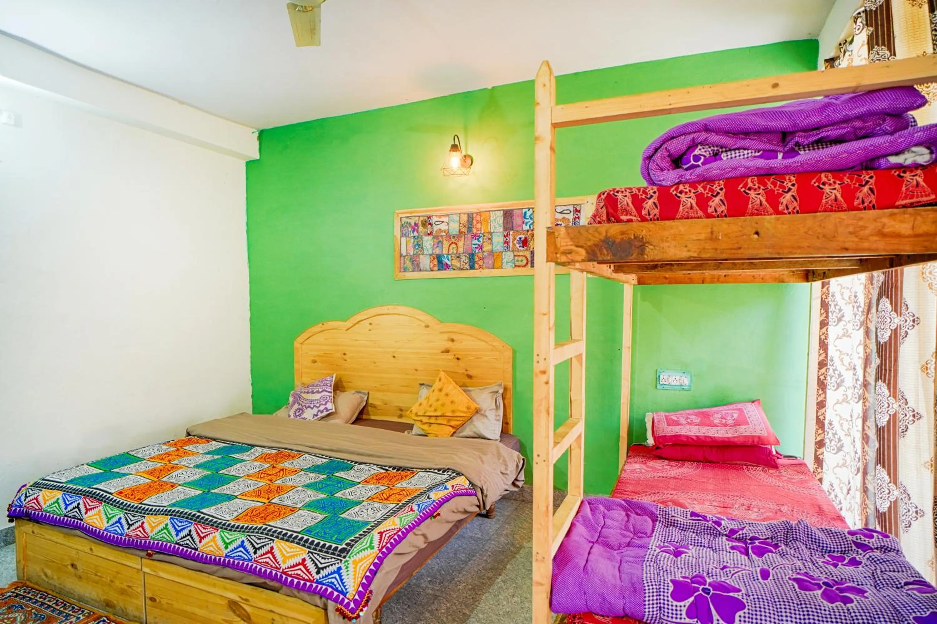 Photo of the whole room, Bed in Kasol Hostel