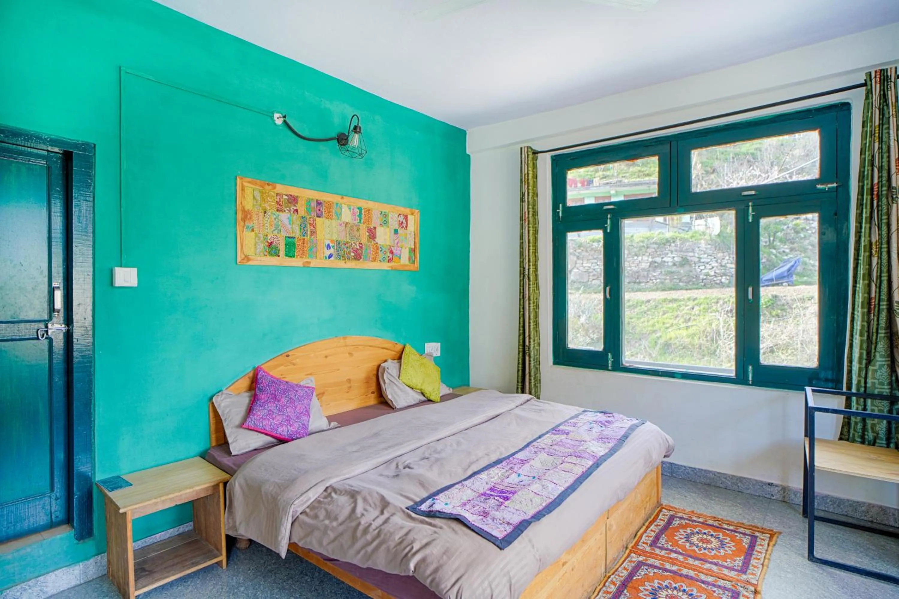 Bedroom, Bed in Kasol Hostel