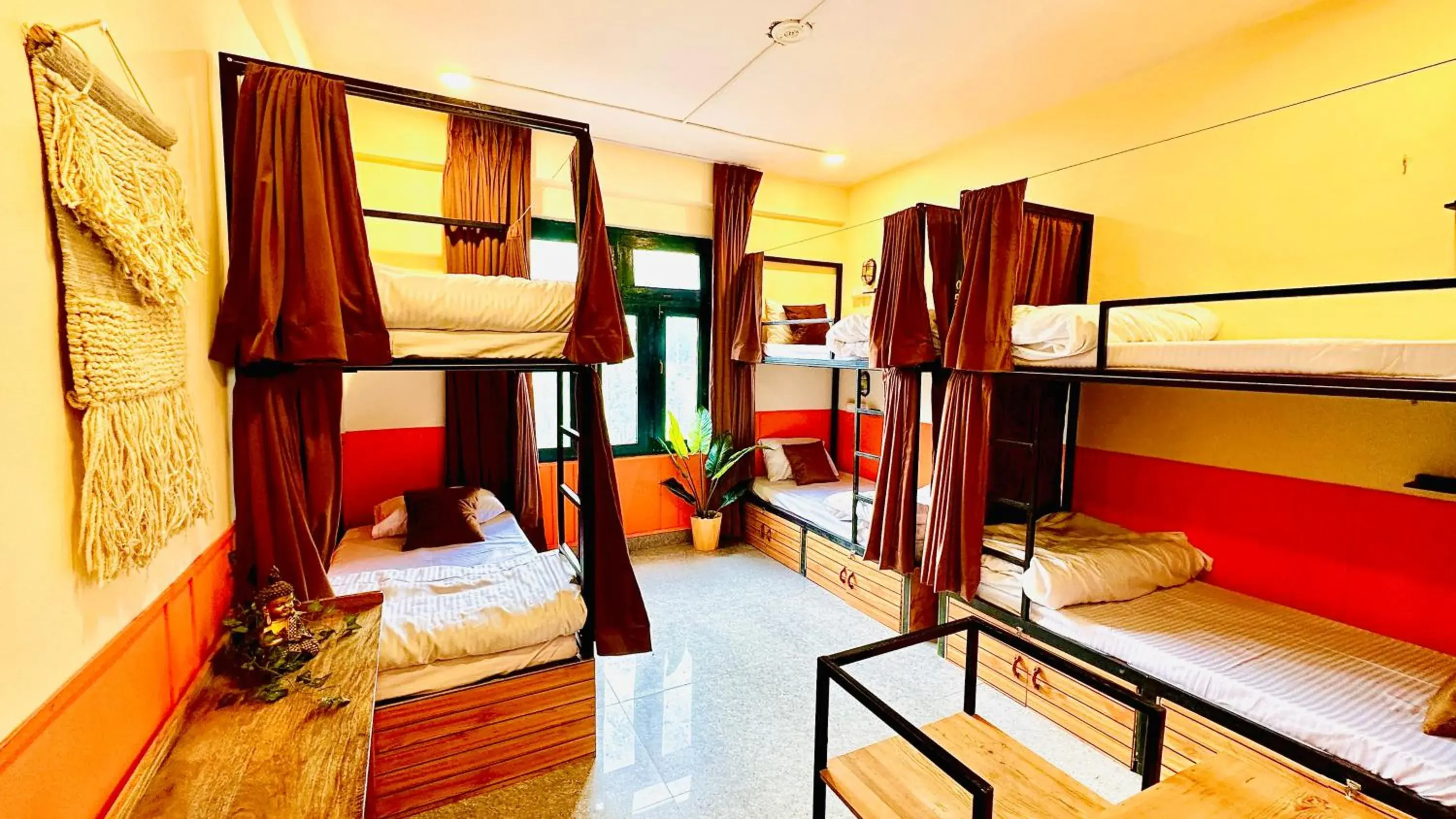 Bed in 6-Bed Mixed Dormitory Room in Kasol Hostel Bed in 6-Bed Mixed Dormitory Room in Kasol Hostel