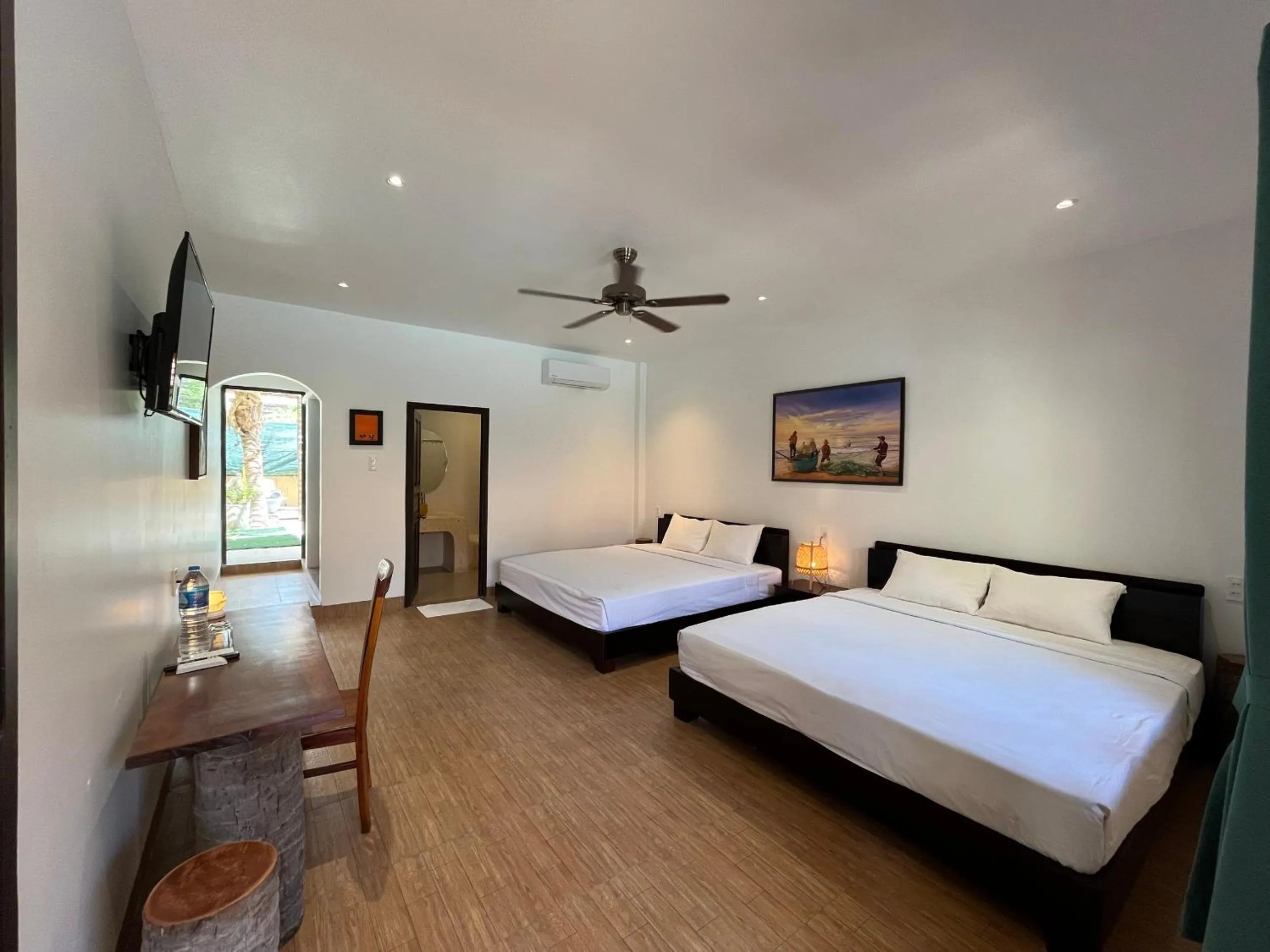 Photo of the whole room, Bed in Mi Nhon Em Hotel Muine