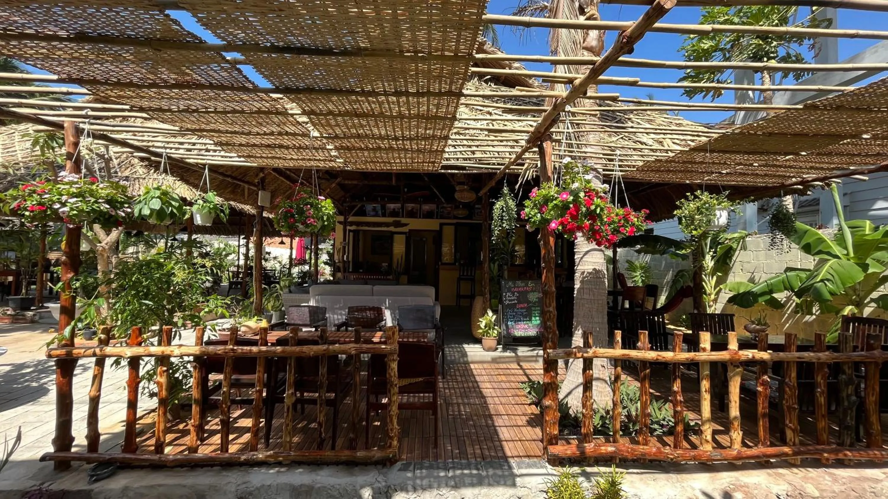 Restaurant/places to eat in Mi Nhon Em Hotel Muine