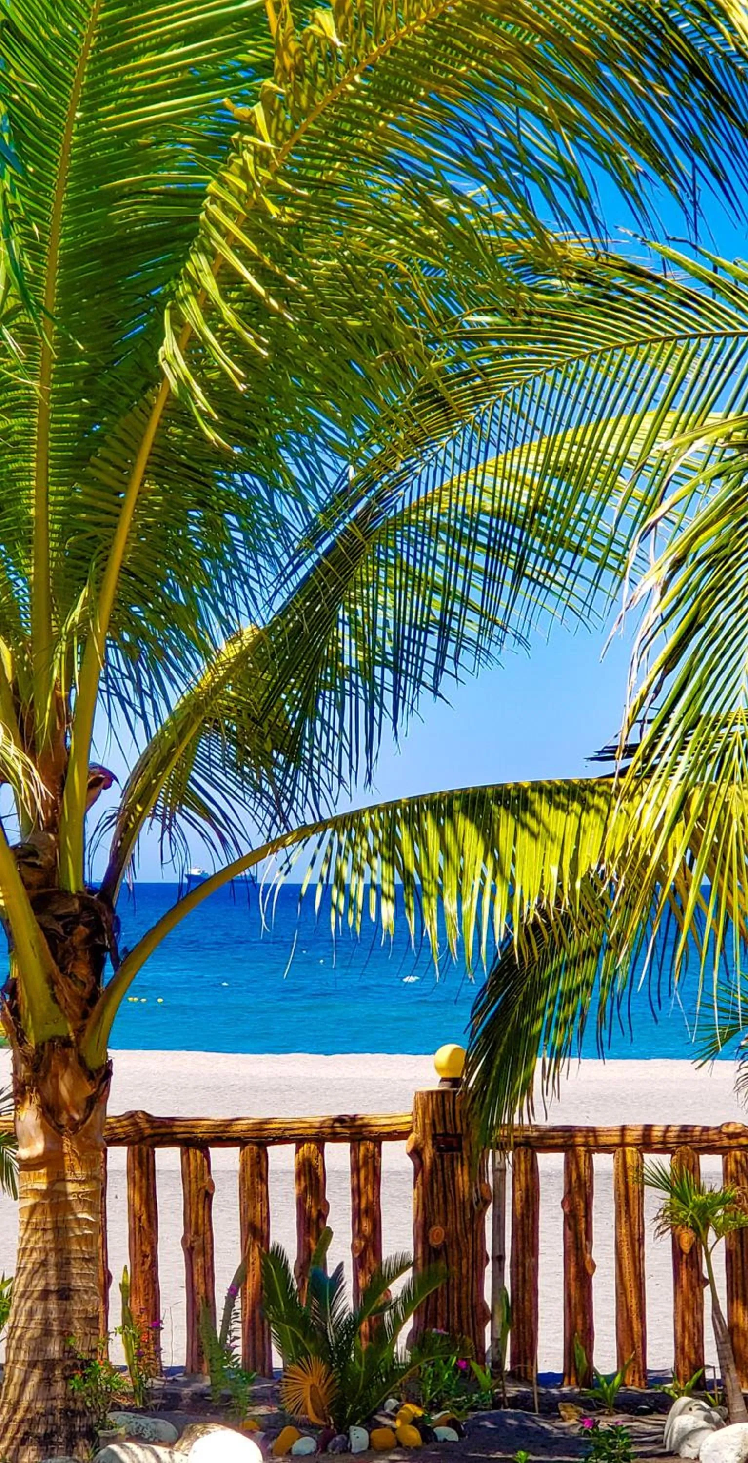 Beach in Crystal Shores Beach Resort powered by Cocotel