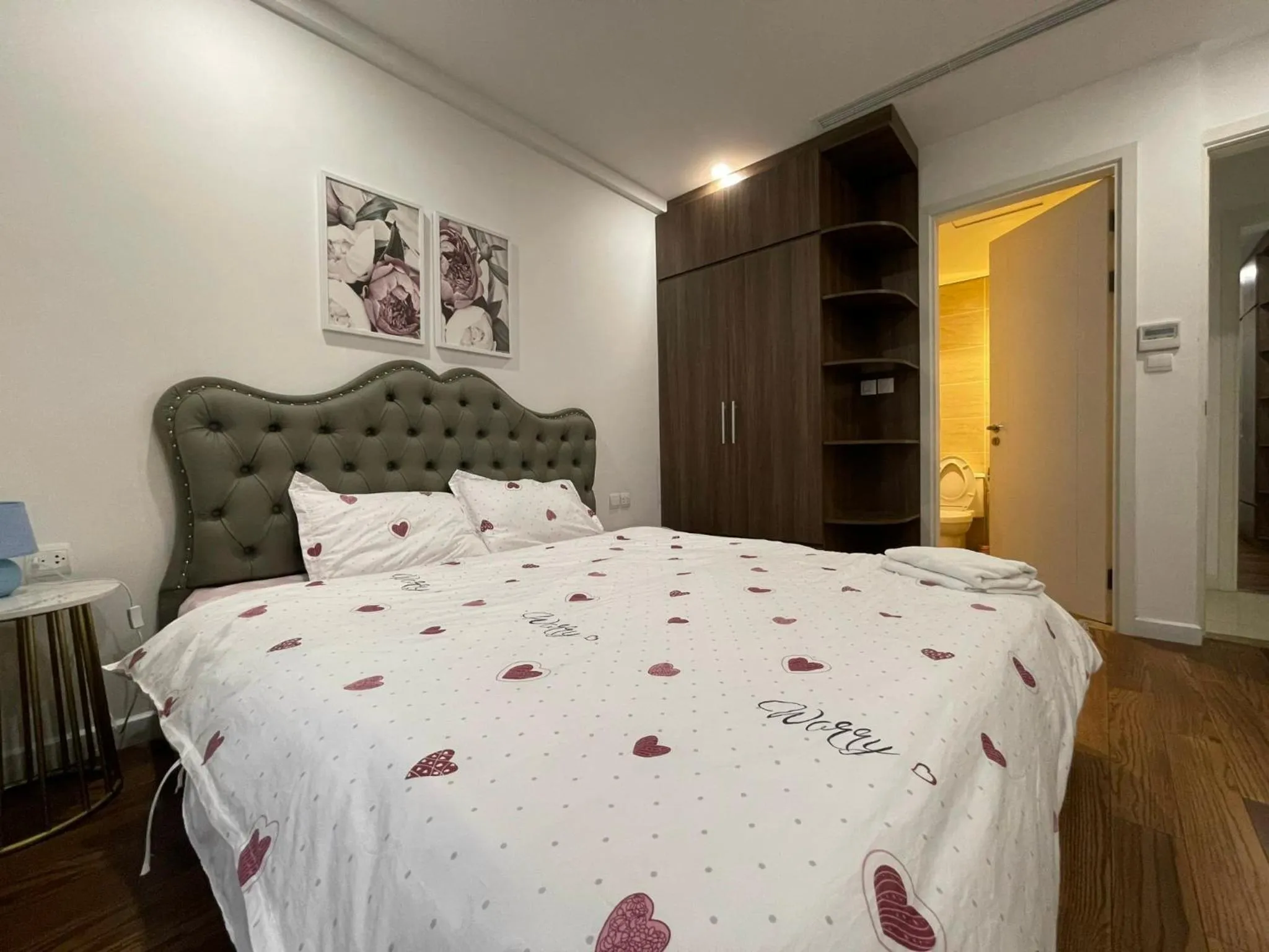 Bed in Vinhomes D'Capital - 119 Trần Duy Hưng-Trung Hoà-Cầu Giấy
