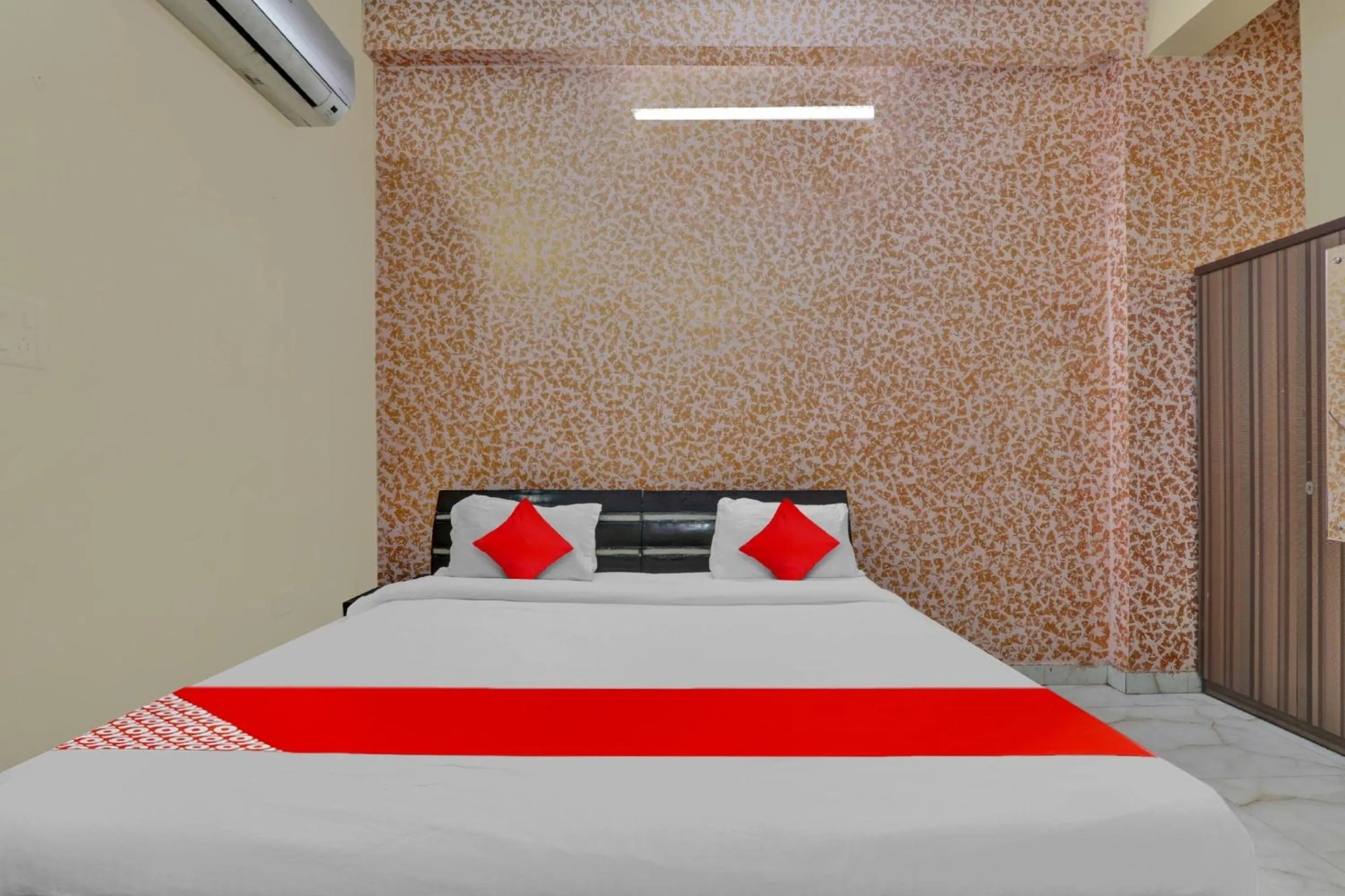 Bedroom, Bed in Super Hotel O New A V Hospitality