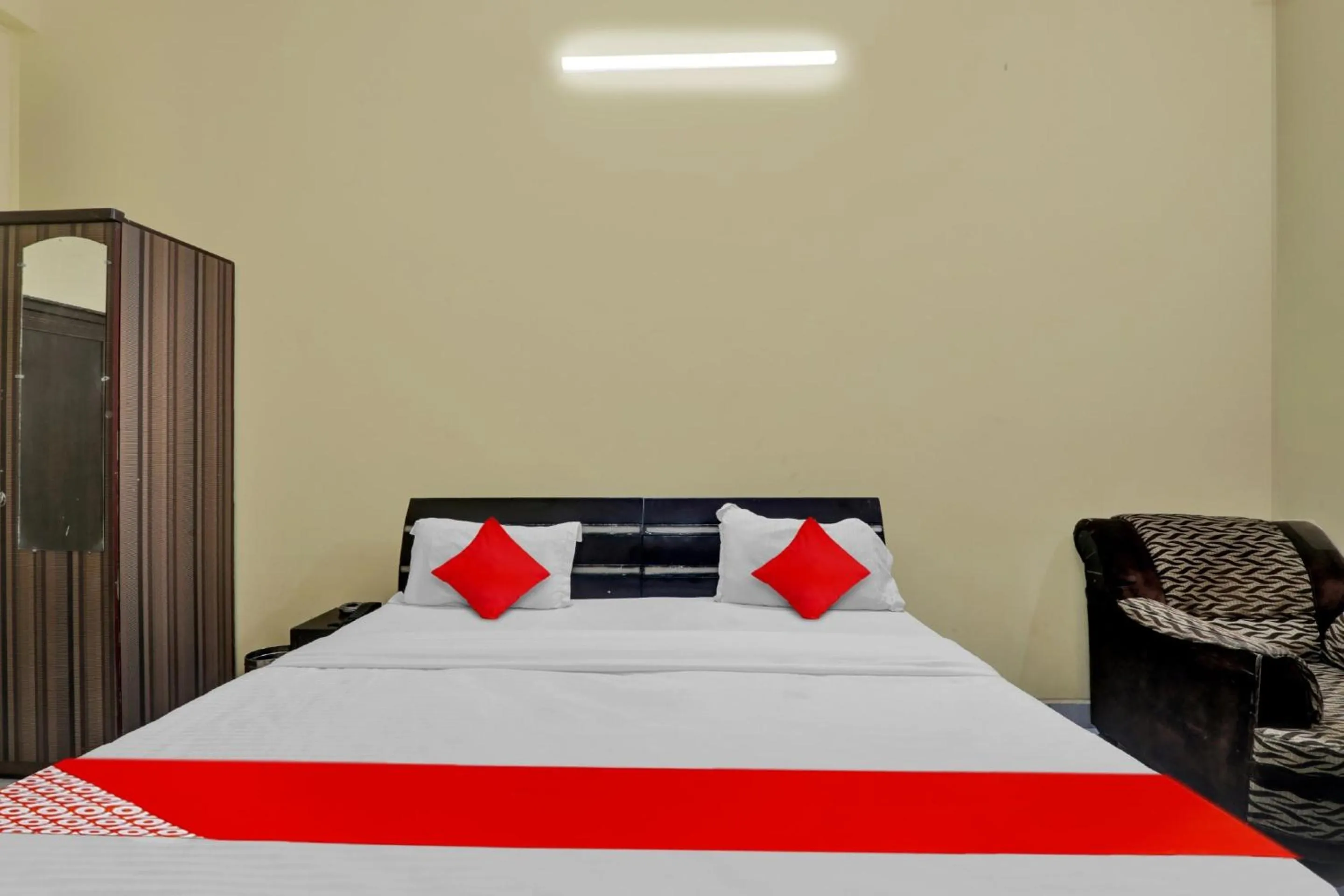 Bedroom, Bed in Super Hotel O New A V Hospitality