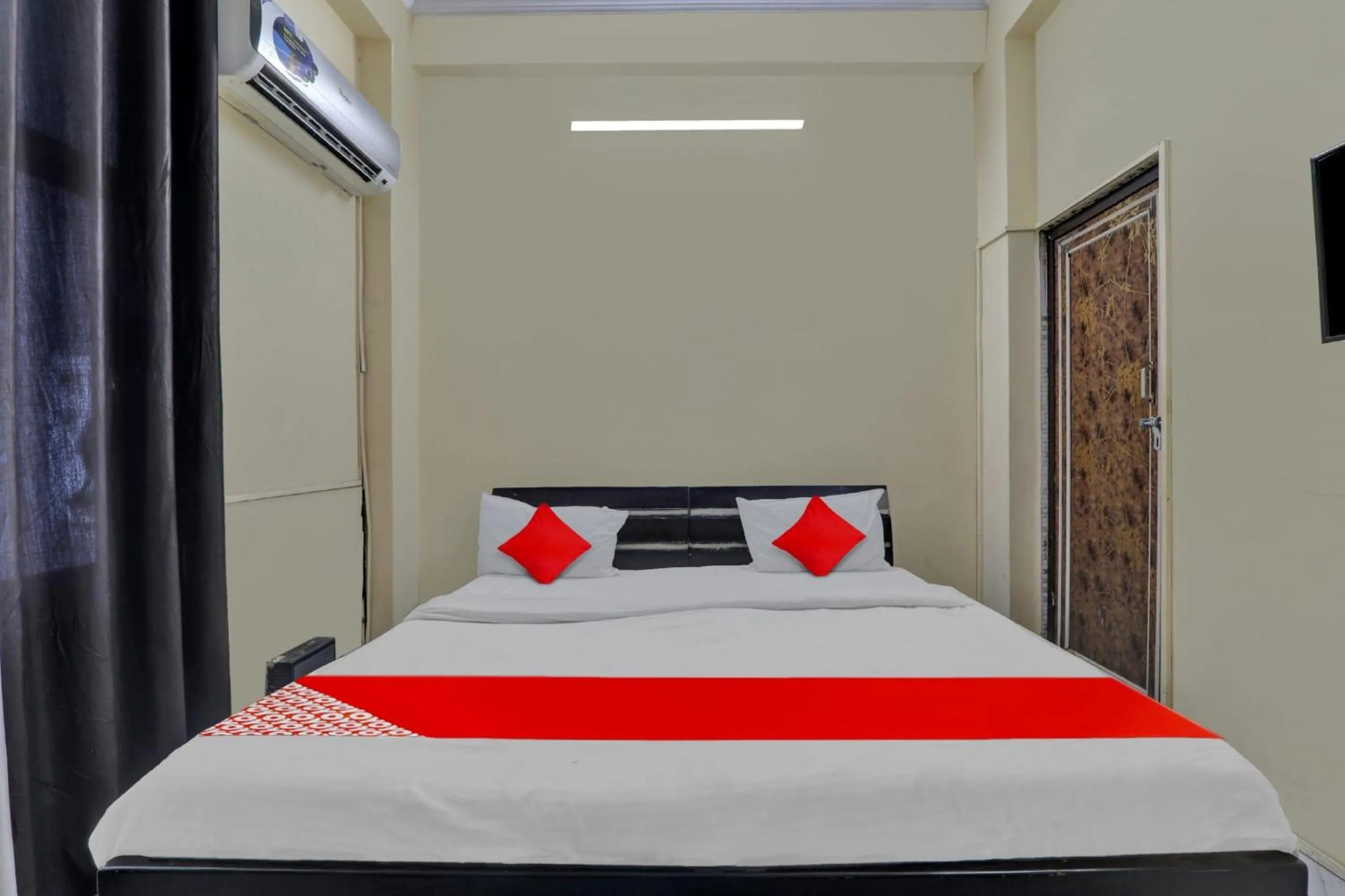 Bedroom, Bed in Super Hotel O New A V Hospitality