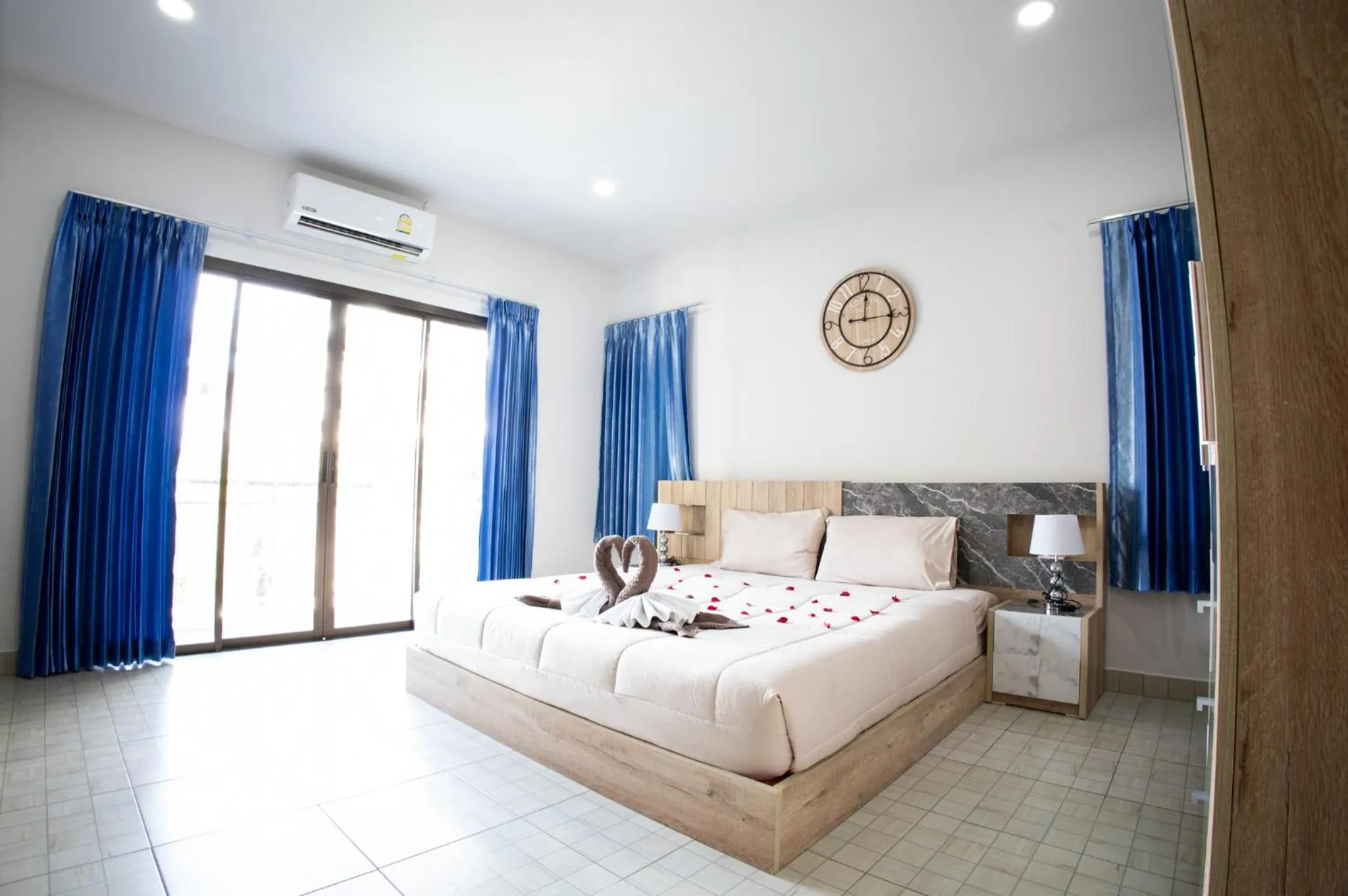 Bed in Grand View Premium