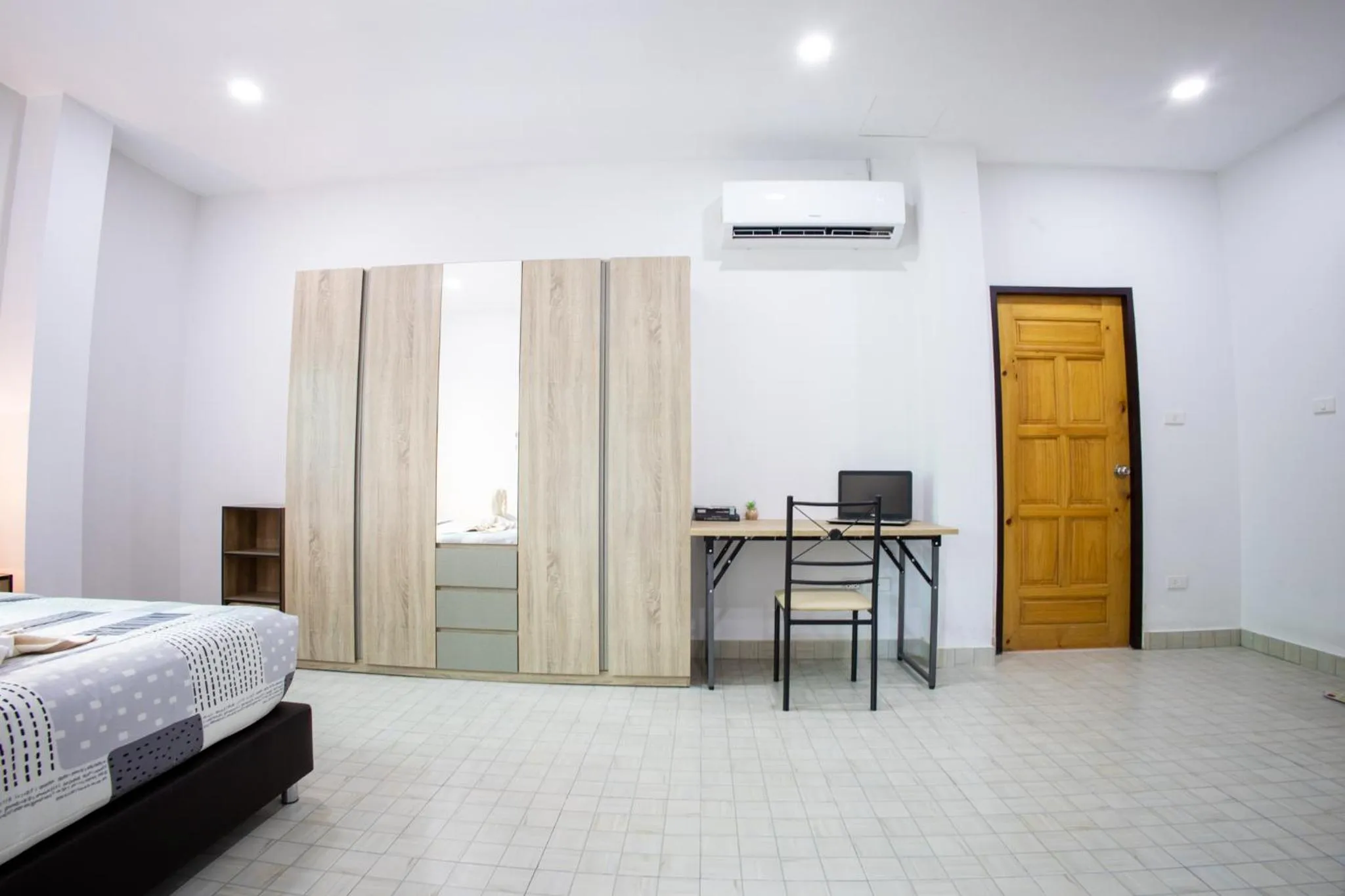 hair dresser, Bed in Grand View Premium