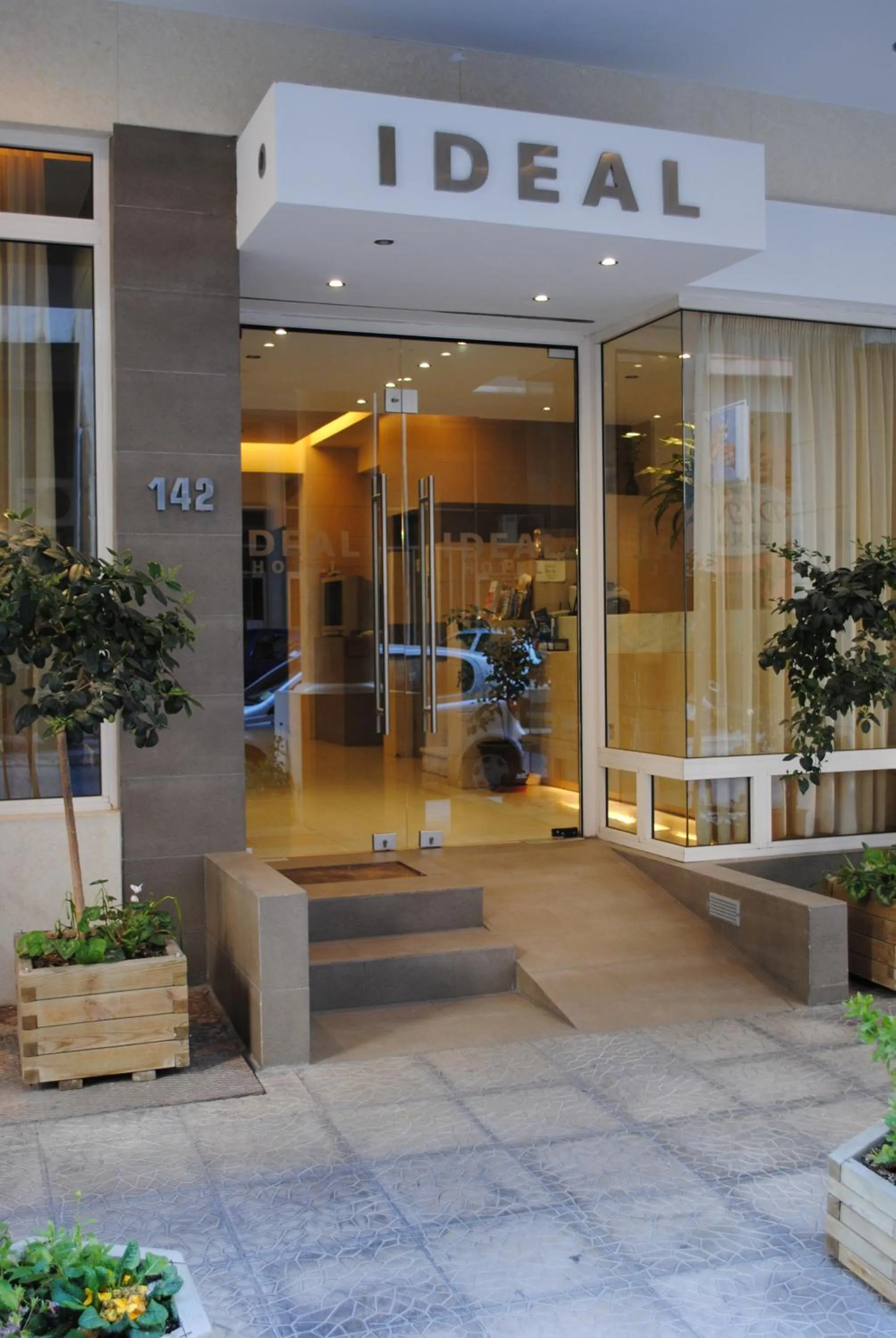Facade/entrance in Hotel Ideal