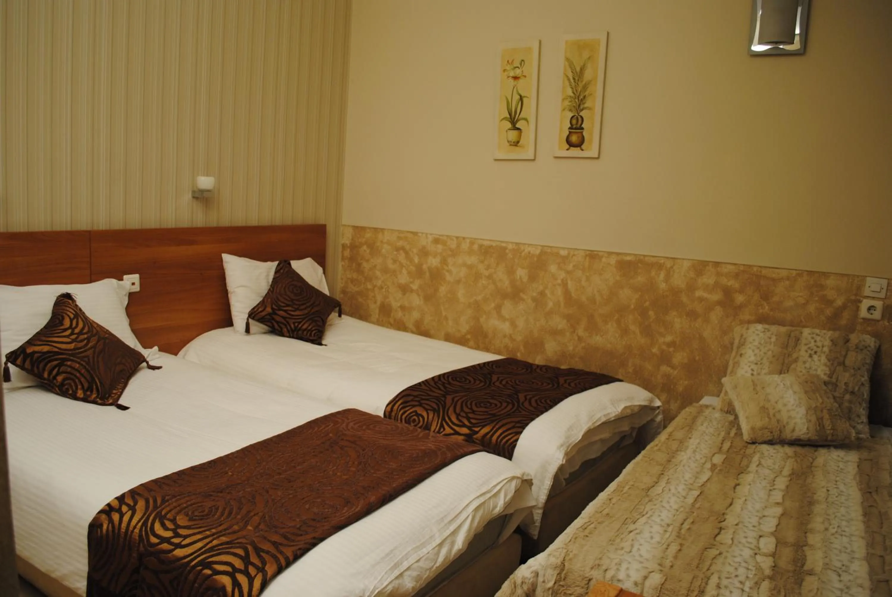 Bedroom, Bed in Hotel Ideal