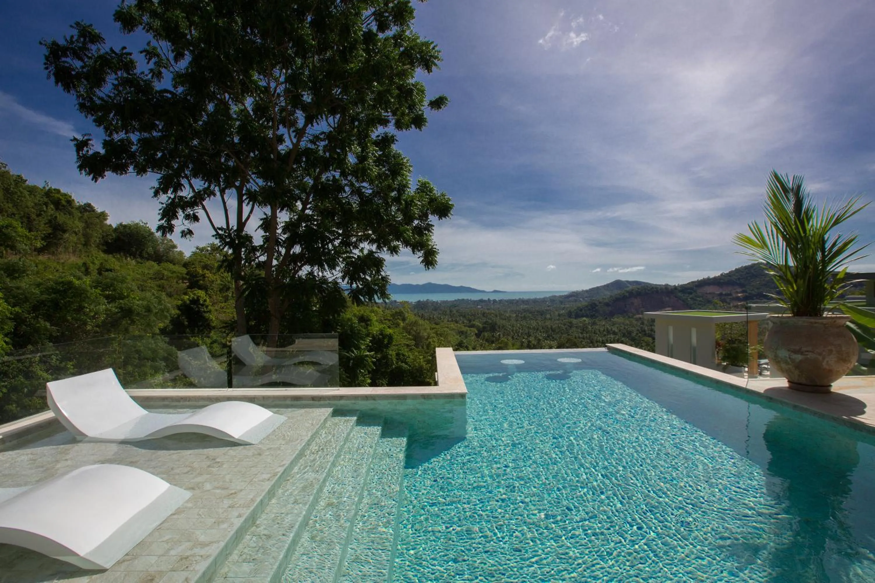 Swimming pool in Zog Villas