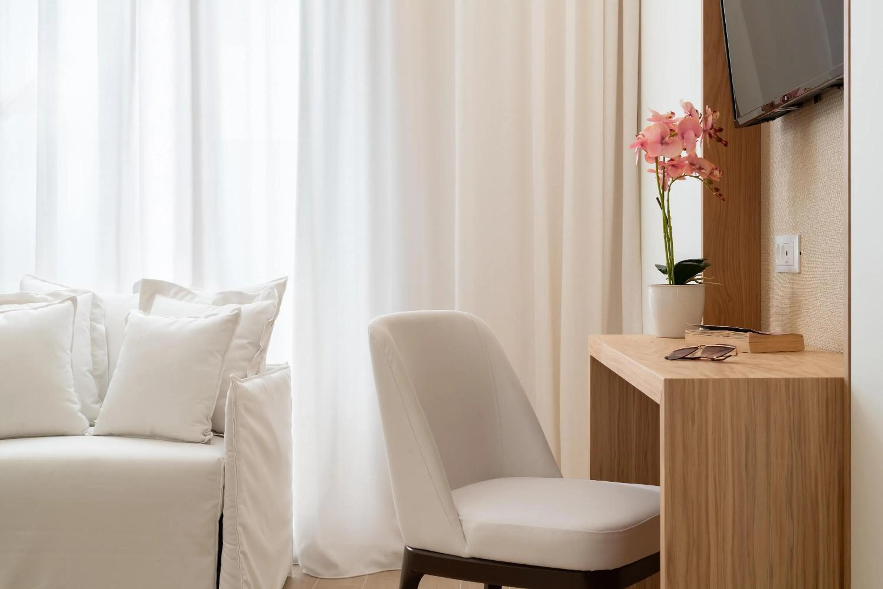 TV and multimedia in The 12th City Hotel