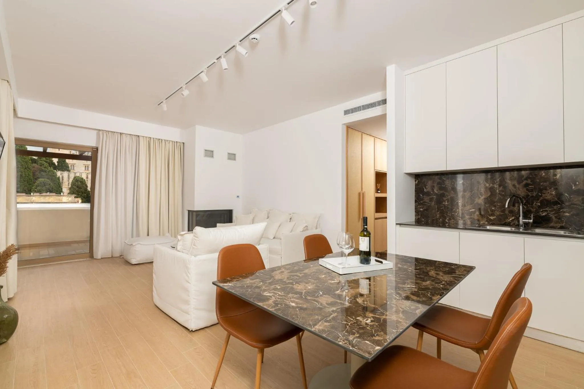 TV and multimedia in The 12th City Hotel